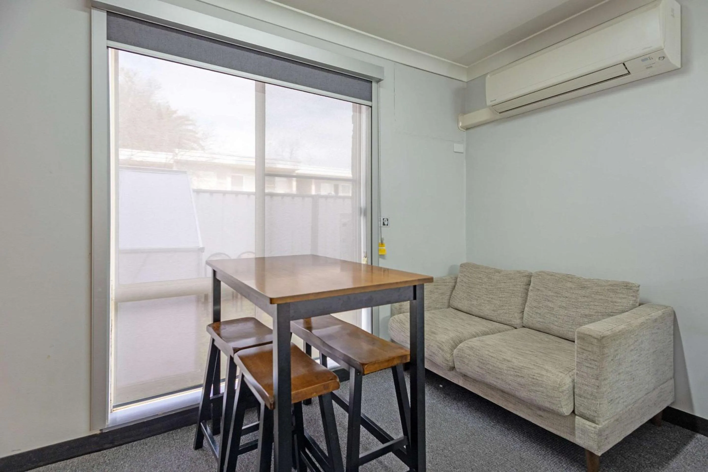Bedroom in Shearing Shed Motor Inn
