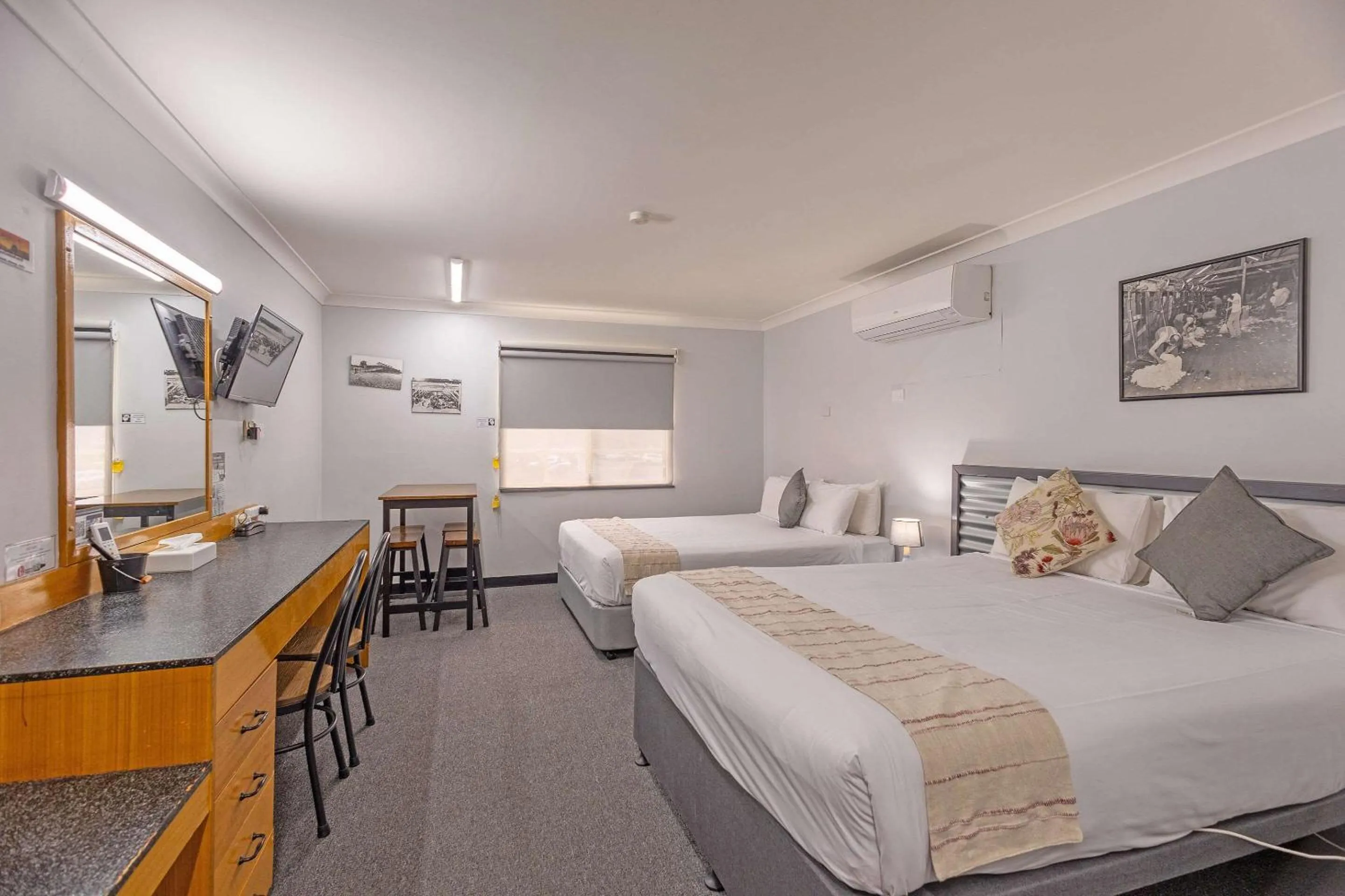 Bedroom, Bed in Shearing Shed Motor Inn