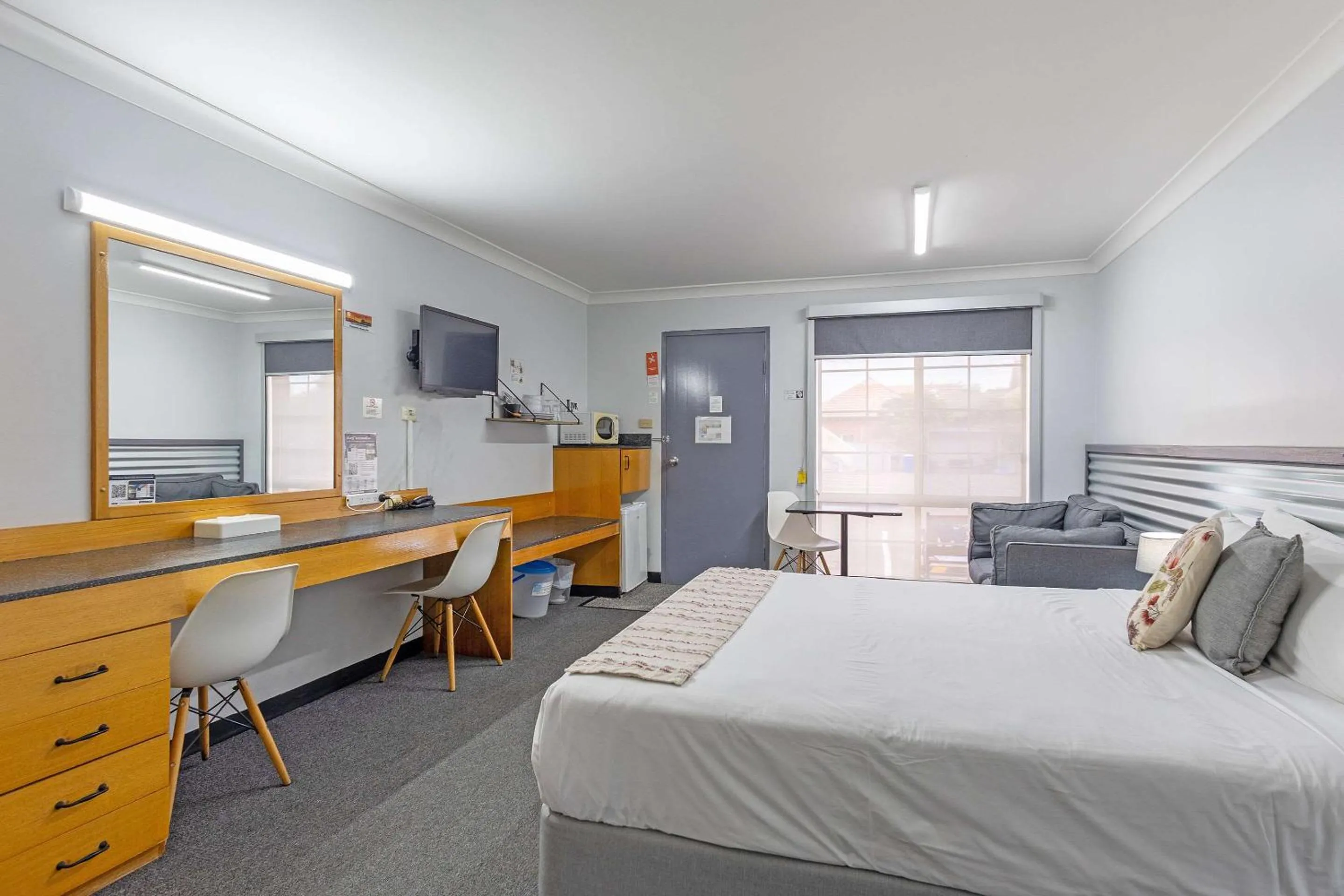Bedroom, Bed in Shearing Shed Motor Inn