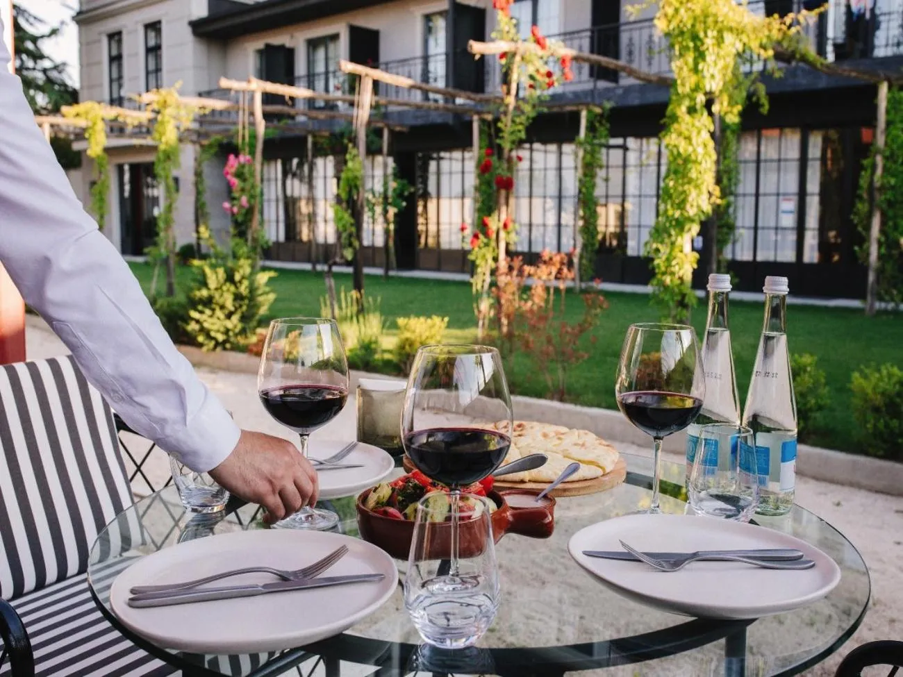 Restaurant/places to eat in Esquisse Design Hotel