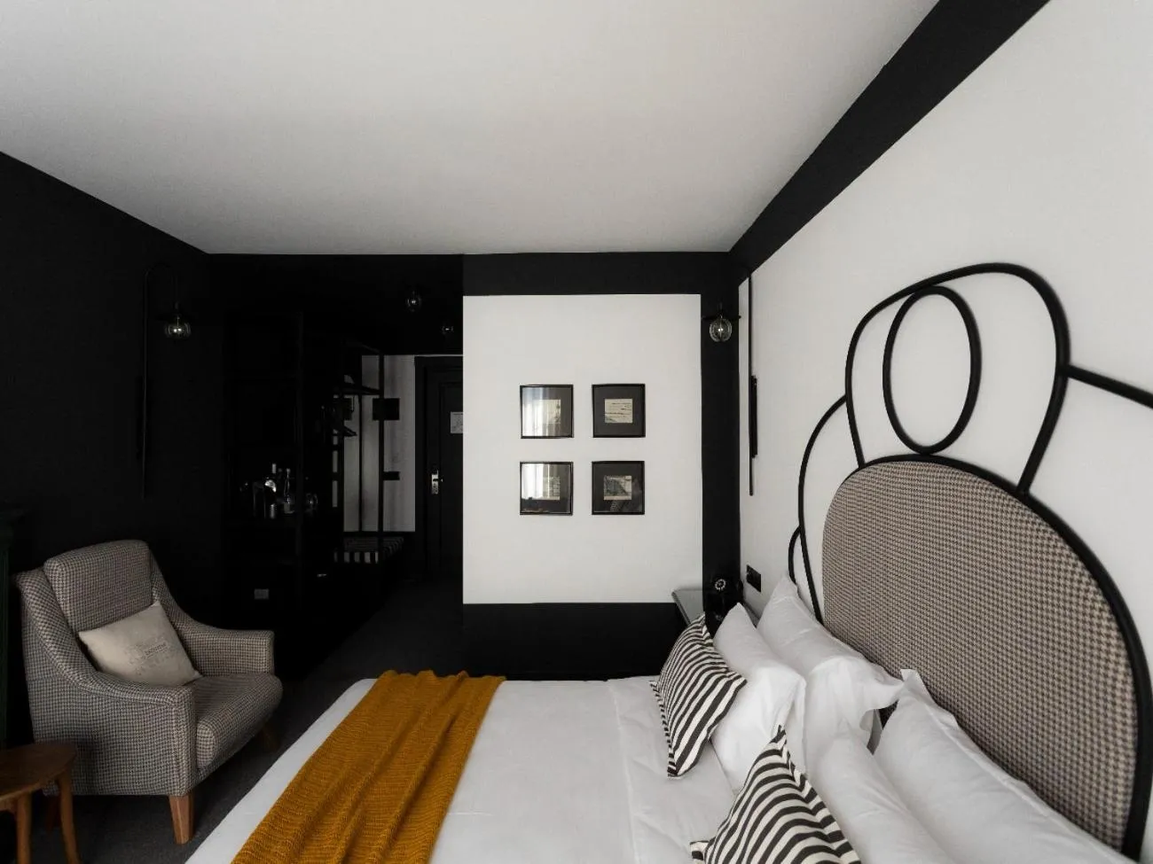 Photo of the whole room, Bed in Esquisse Design Hotel