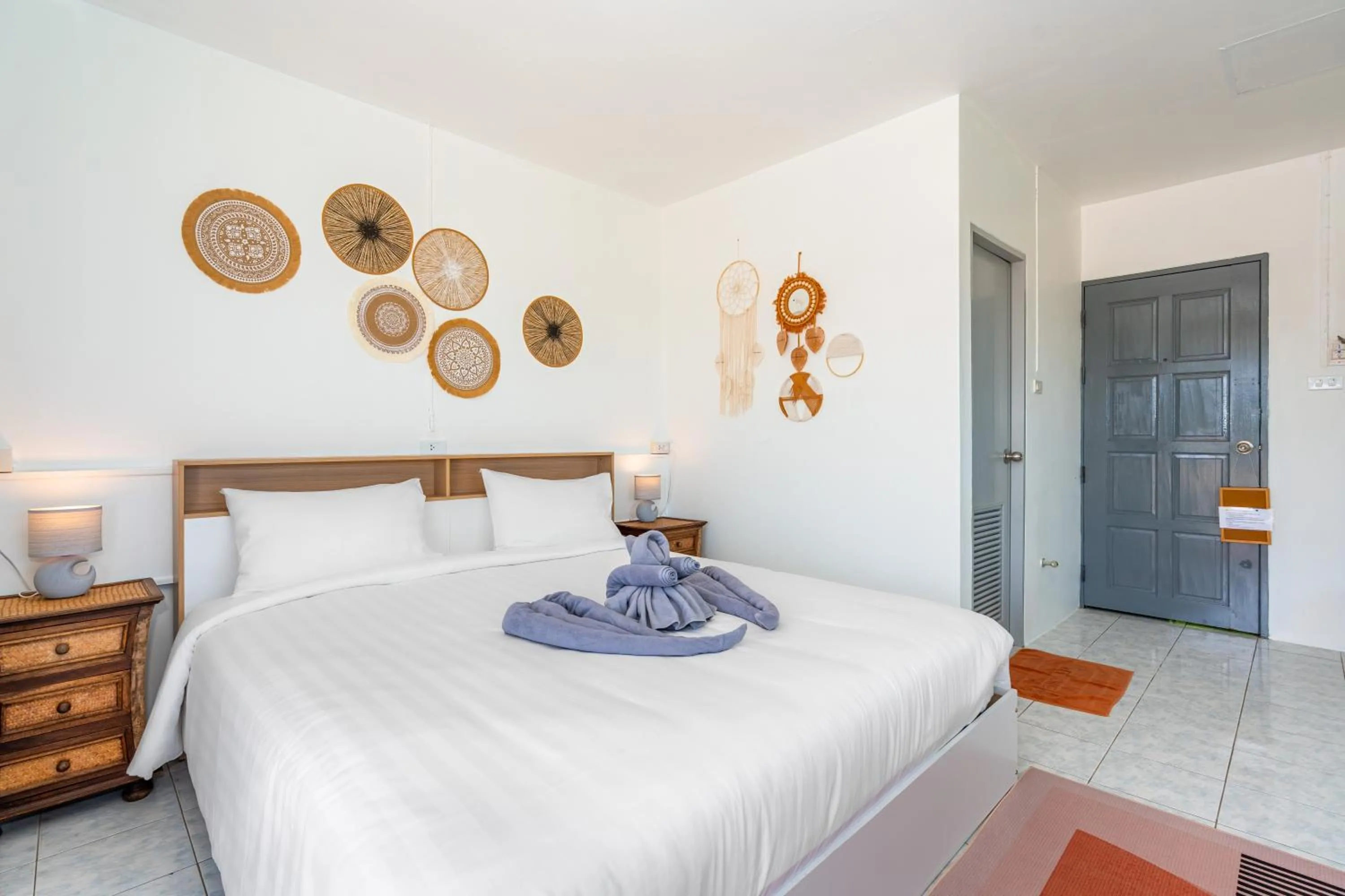 Bed in Kata Hill Sea View Hotel