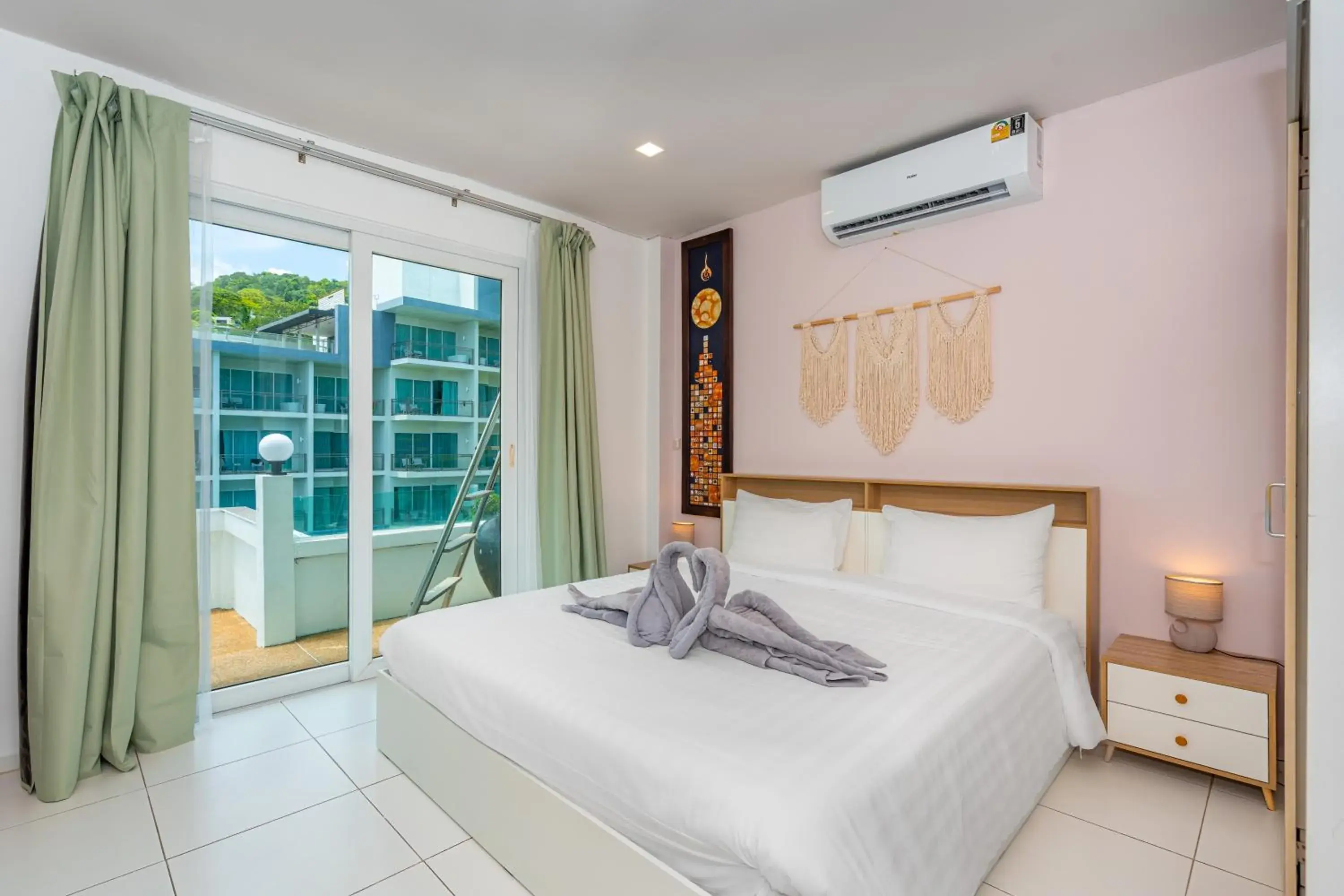 Bedroom, Bed in Kata Hill Sea View Hotel Bedroom, Bed in Kata Hill Sea View Hotel