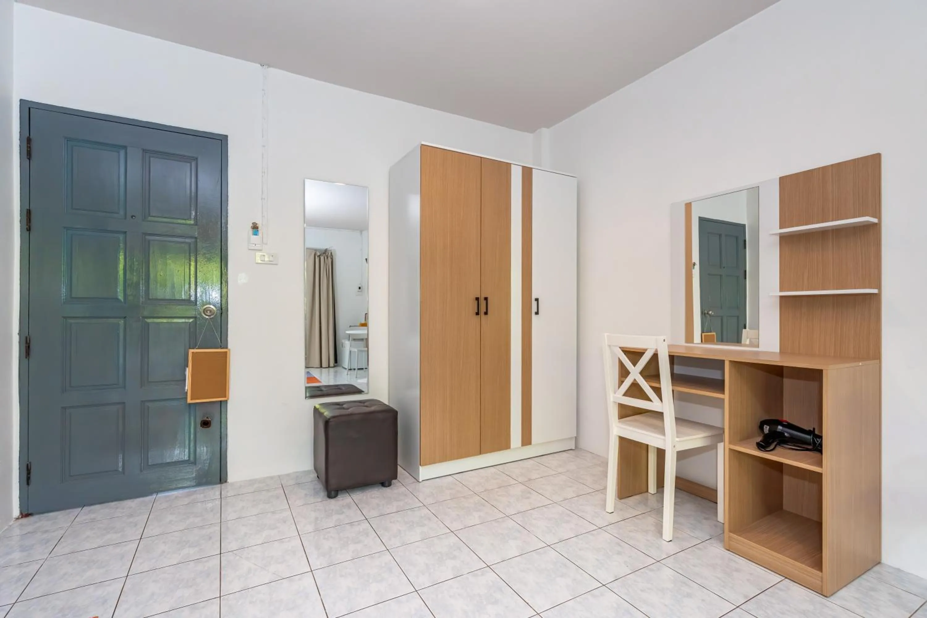 wardrobe in Kata Hill Sea View Hotel