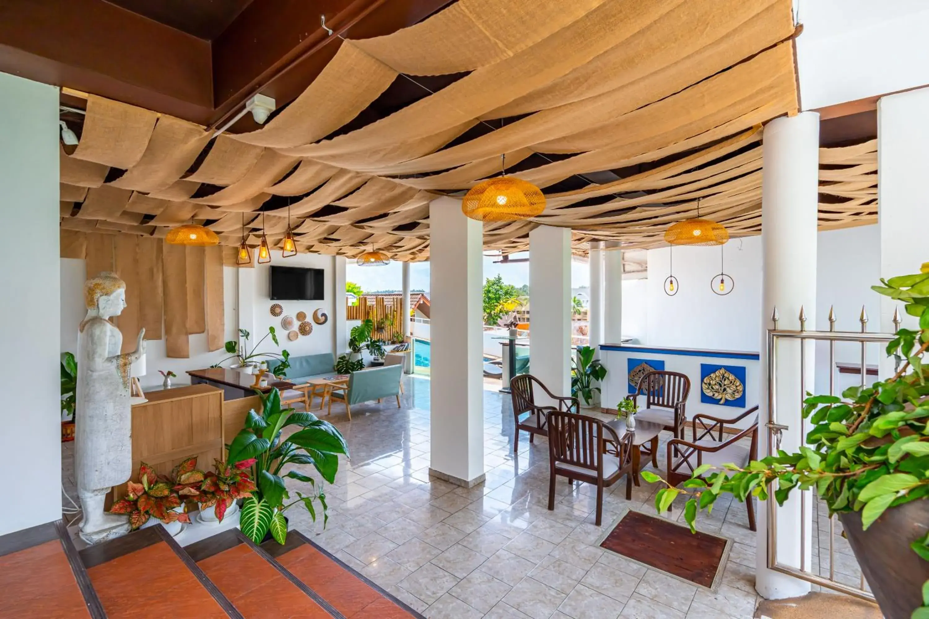 Seating area in Kata Hill Sea View Hotel Seating area in Kata Hill Sea View Hotel