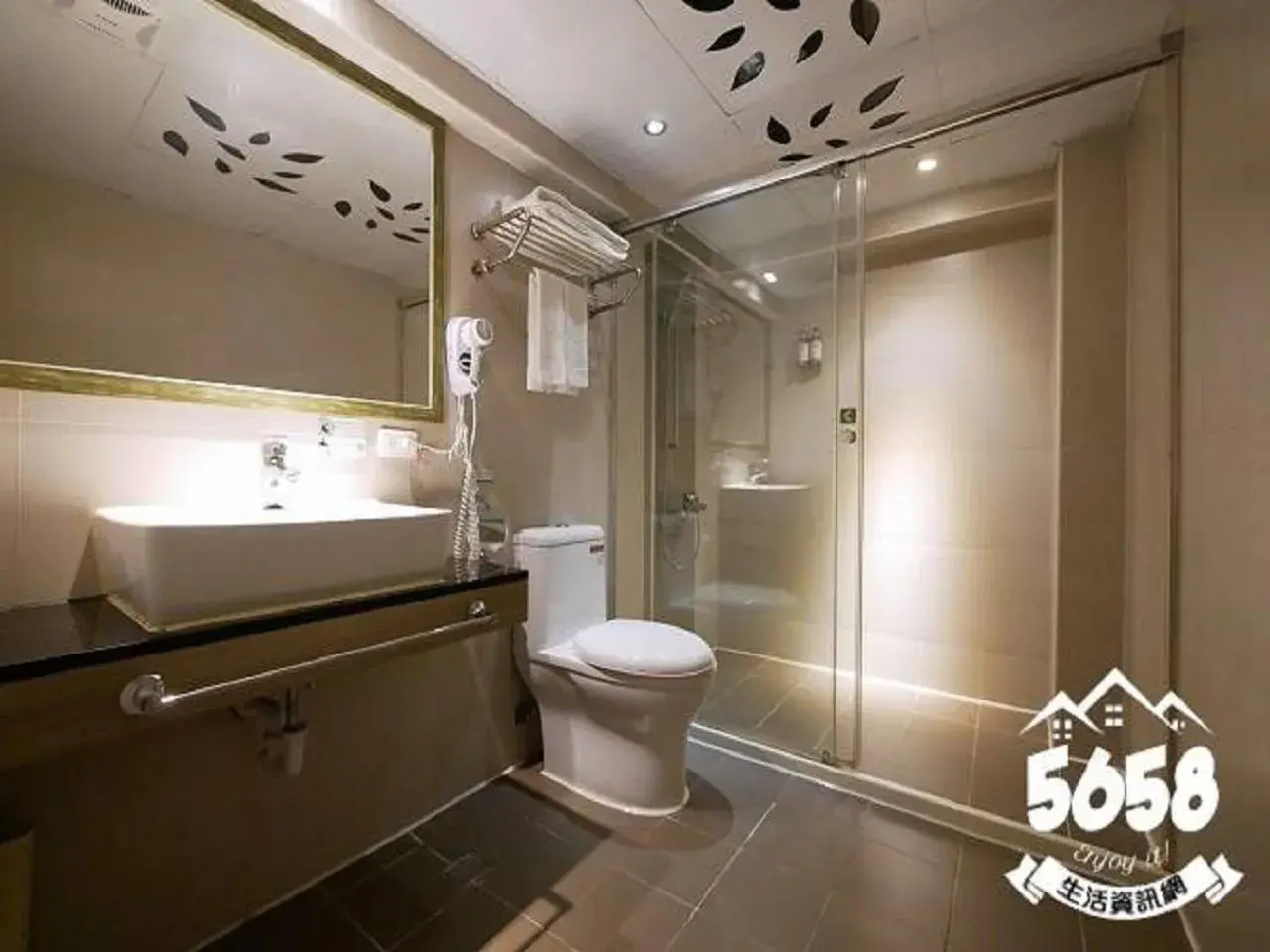 Bathroom in R8 Eco Hotel