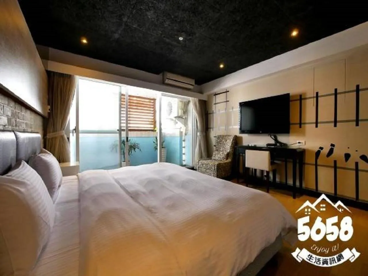 Bed in R8 Eco Hotel