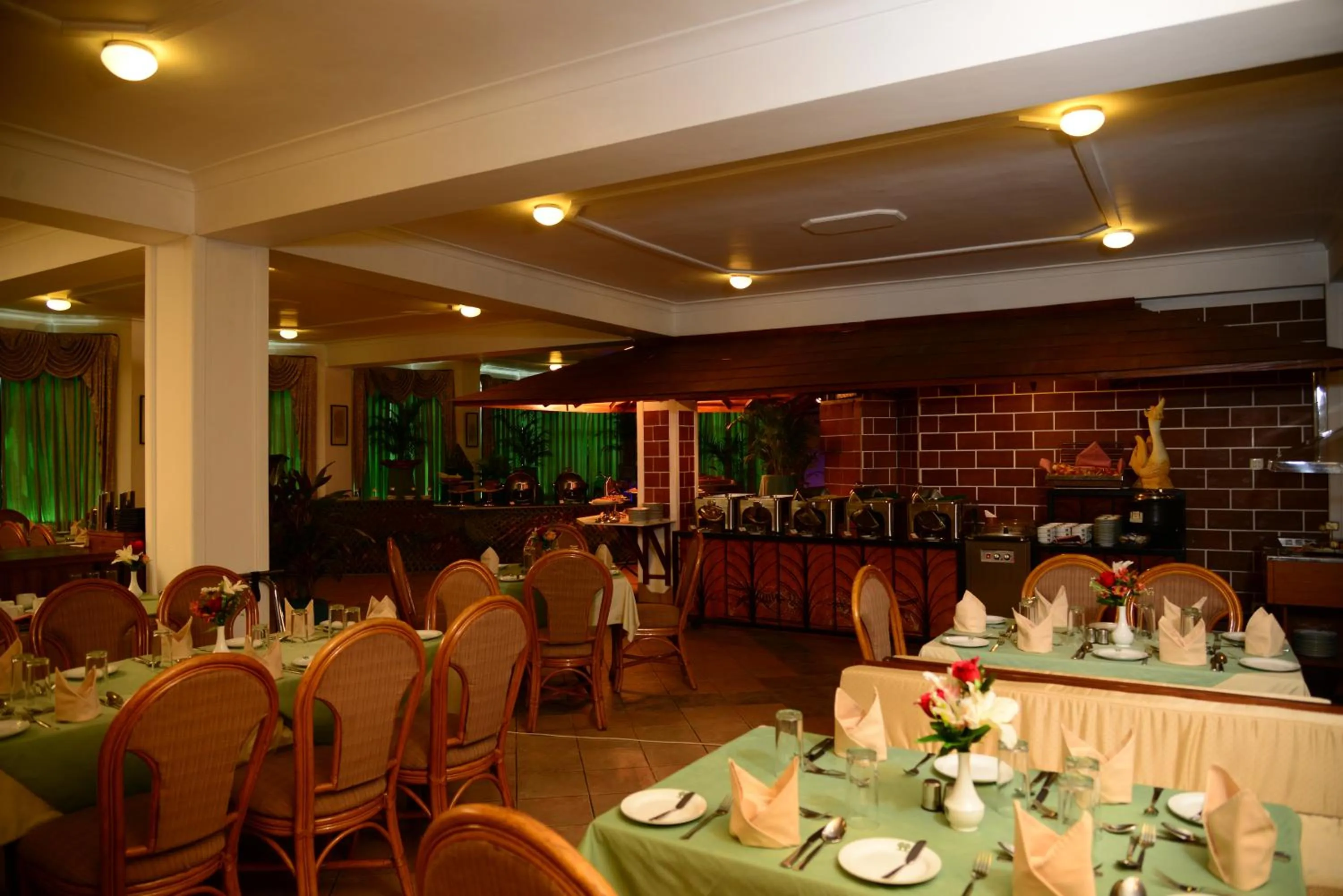 Restaurant/places to eat in The Royal Mall