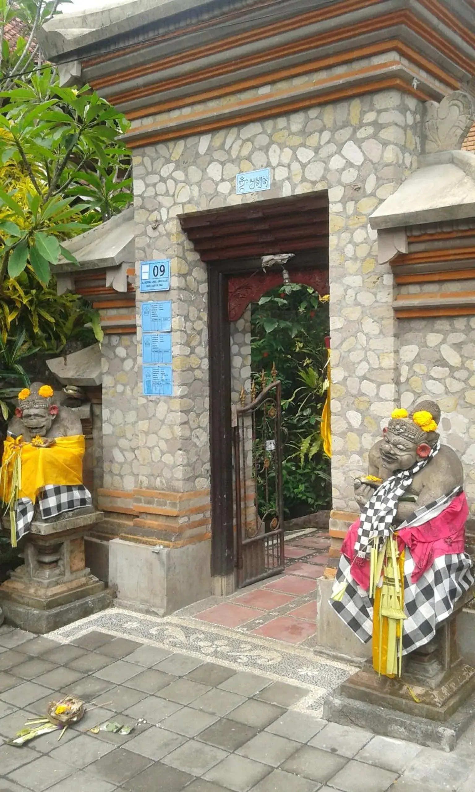 Facade/entrance in Arjuna Homestay Ubud Facade/entrance in Arjuna Homestay Ubud