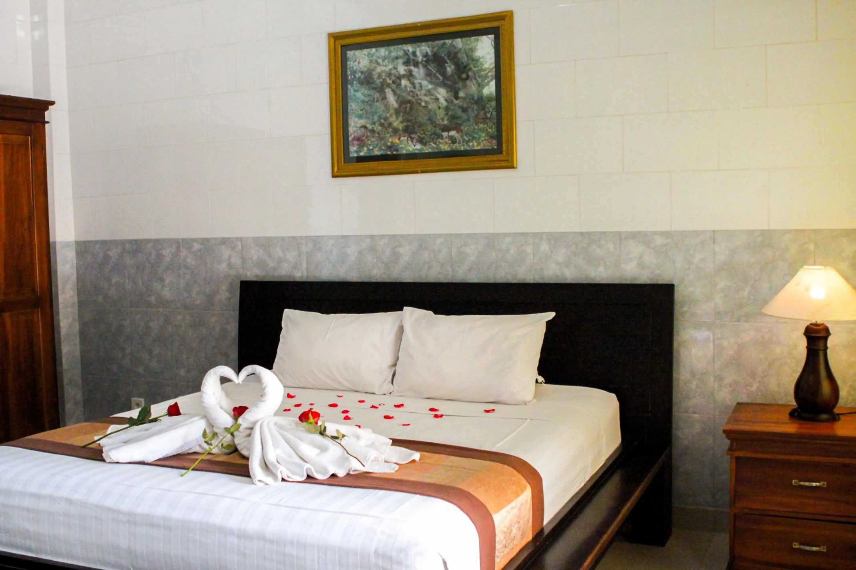 Decorative detail, Bed in Putu Guest House 2