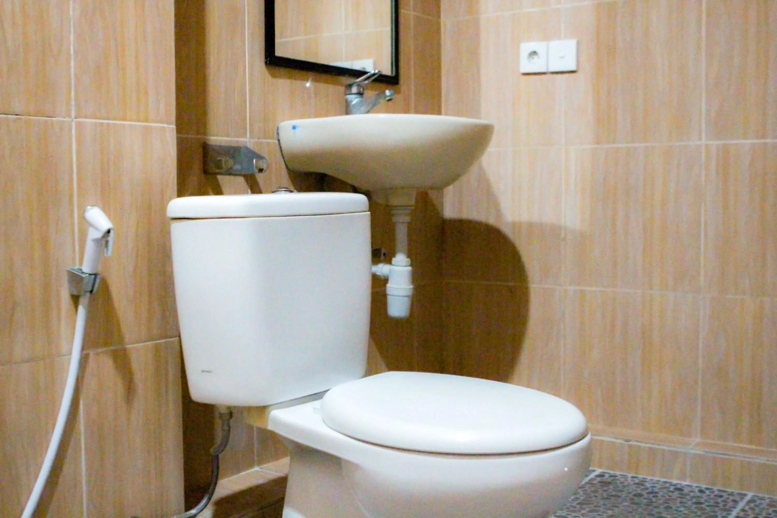 Toilet in Putu Guest House 2