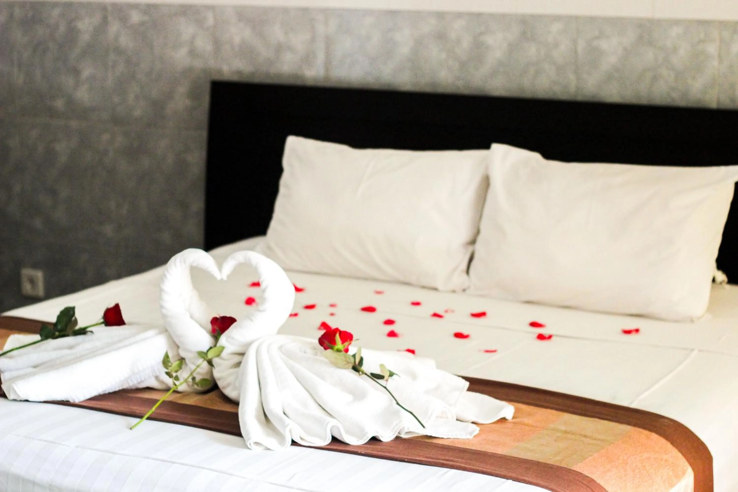 Decorative detail, Bed in Putu Guest House 2