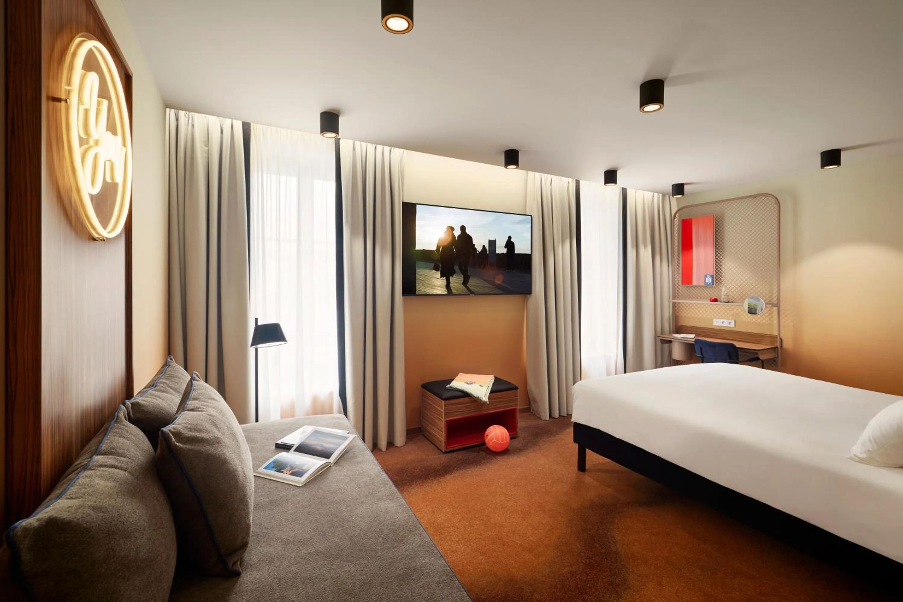 Bed in You Hotel Deauville - Handwritten Collection