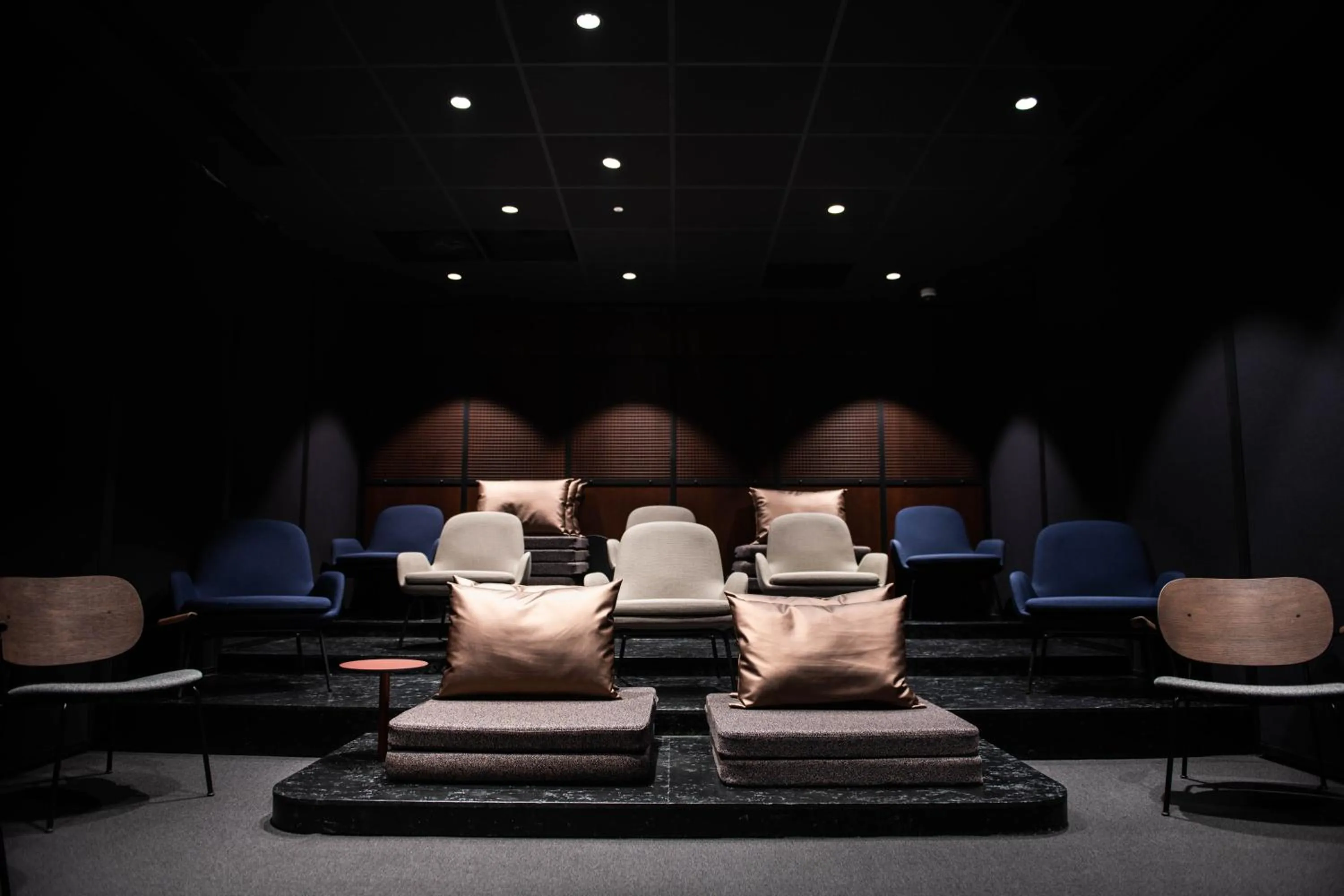 Entertainment in You Hotel Deauville - Handwritten Collection