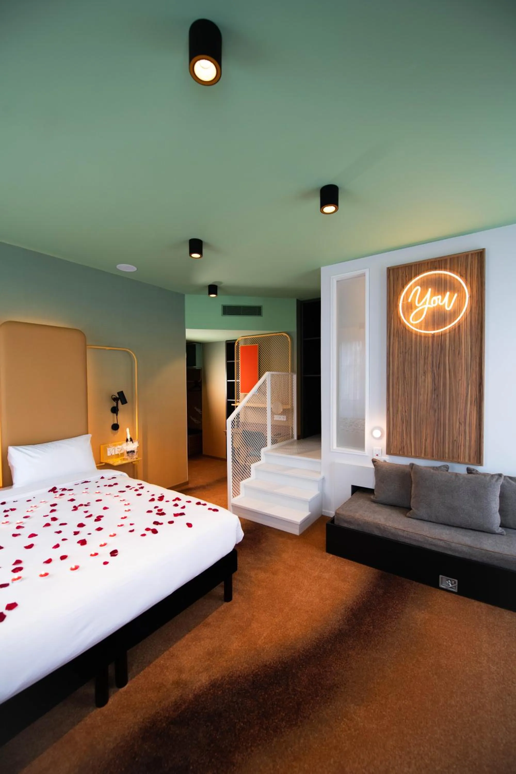 Photo of the whole room, Bed in You Hotel Deauville - Handwritten Collection