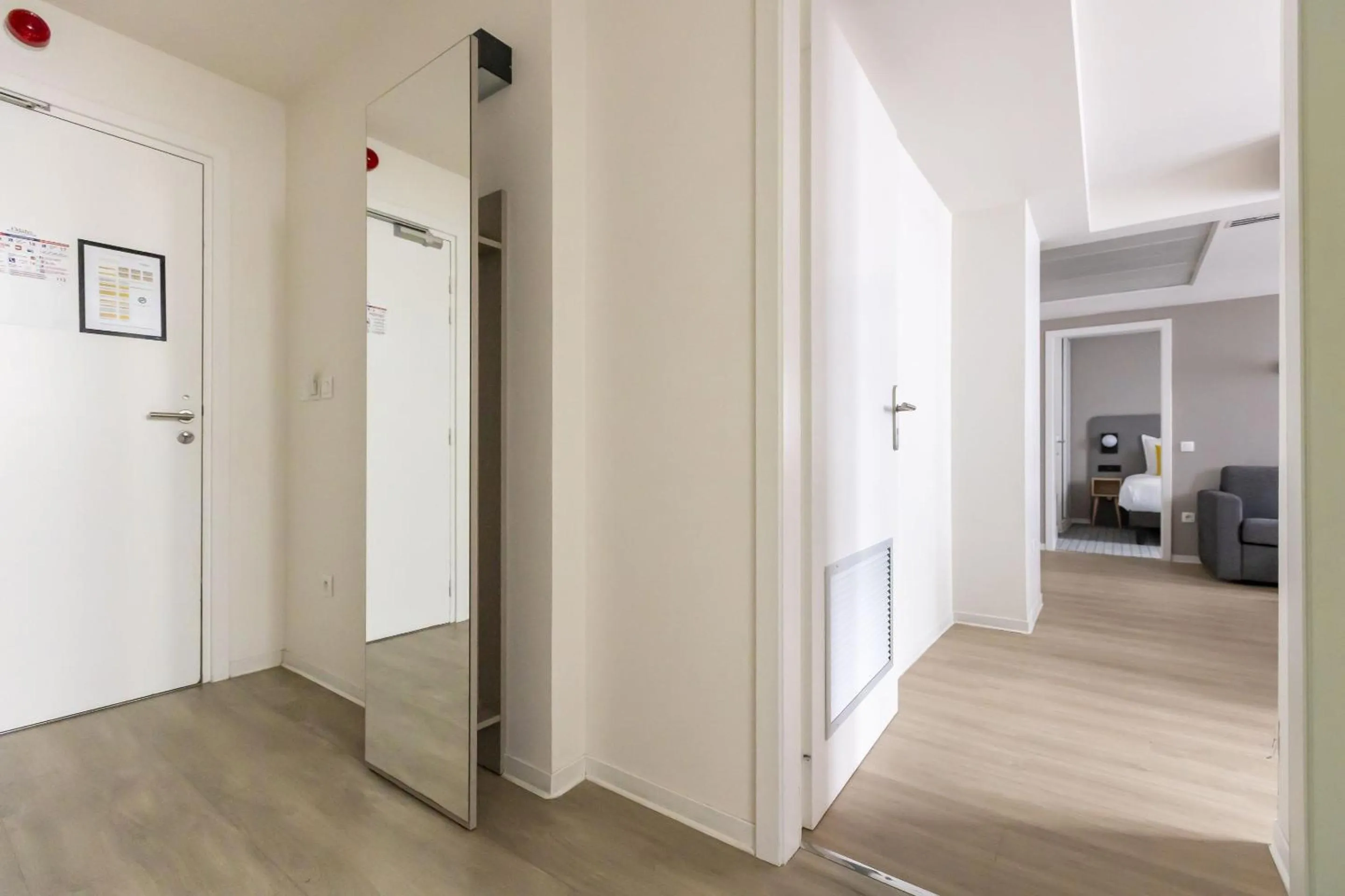 wardrobe in Appart Hotel Odalys City Strasbourg Green Marsh