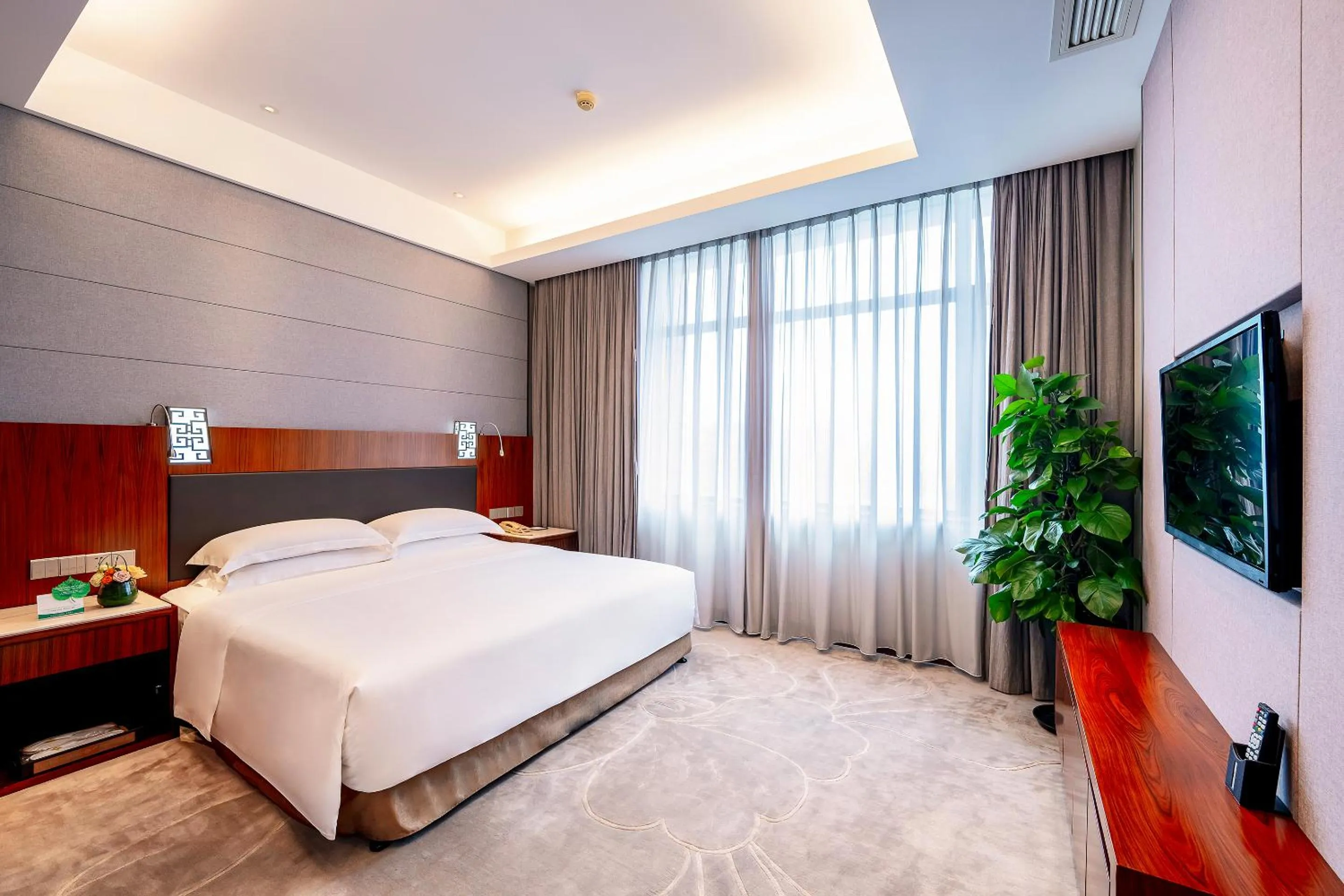 Bed in Jinling Grand Hotel