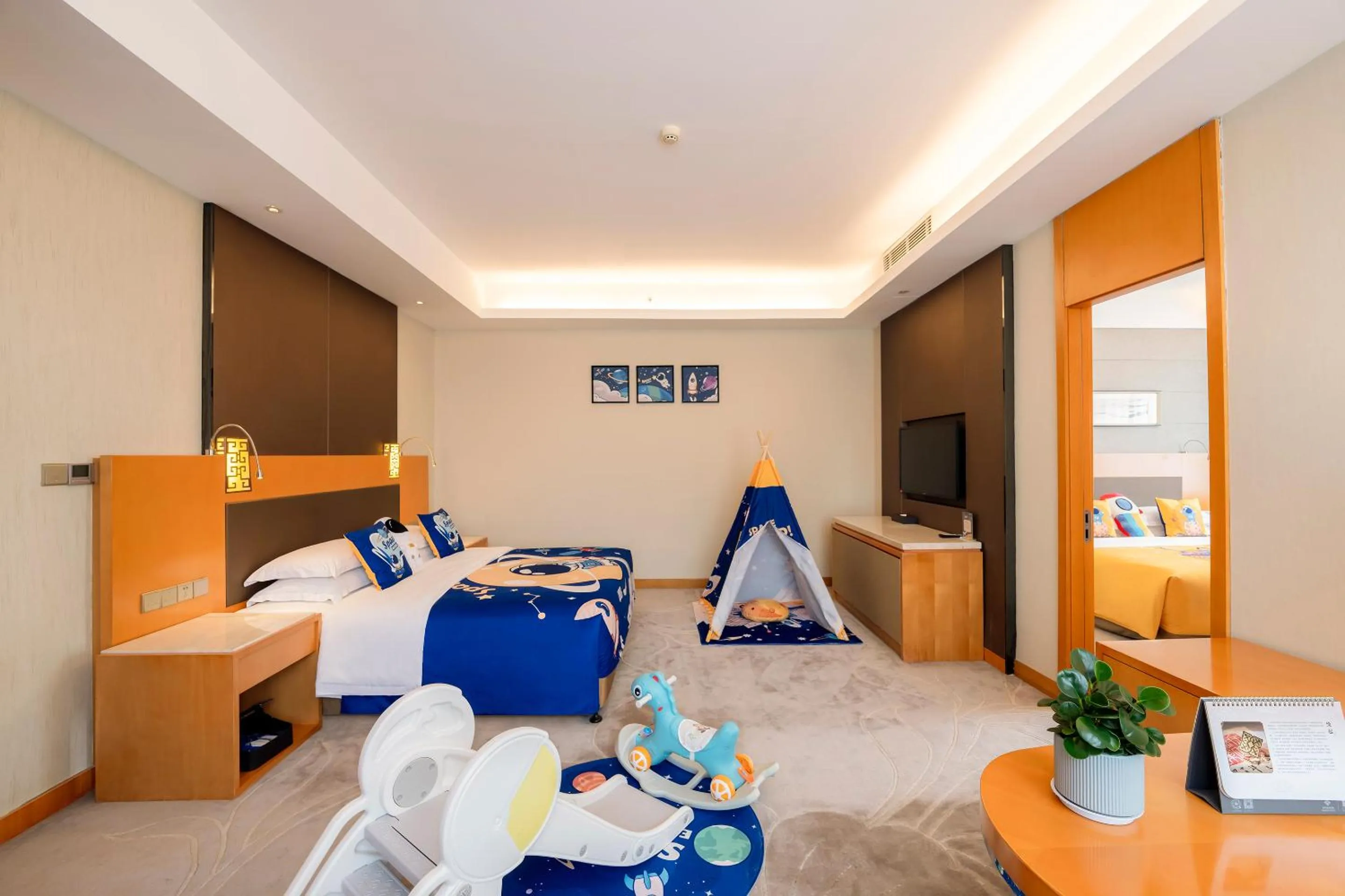 Bed in Jinling Grand Hotel