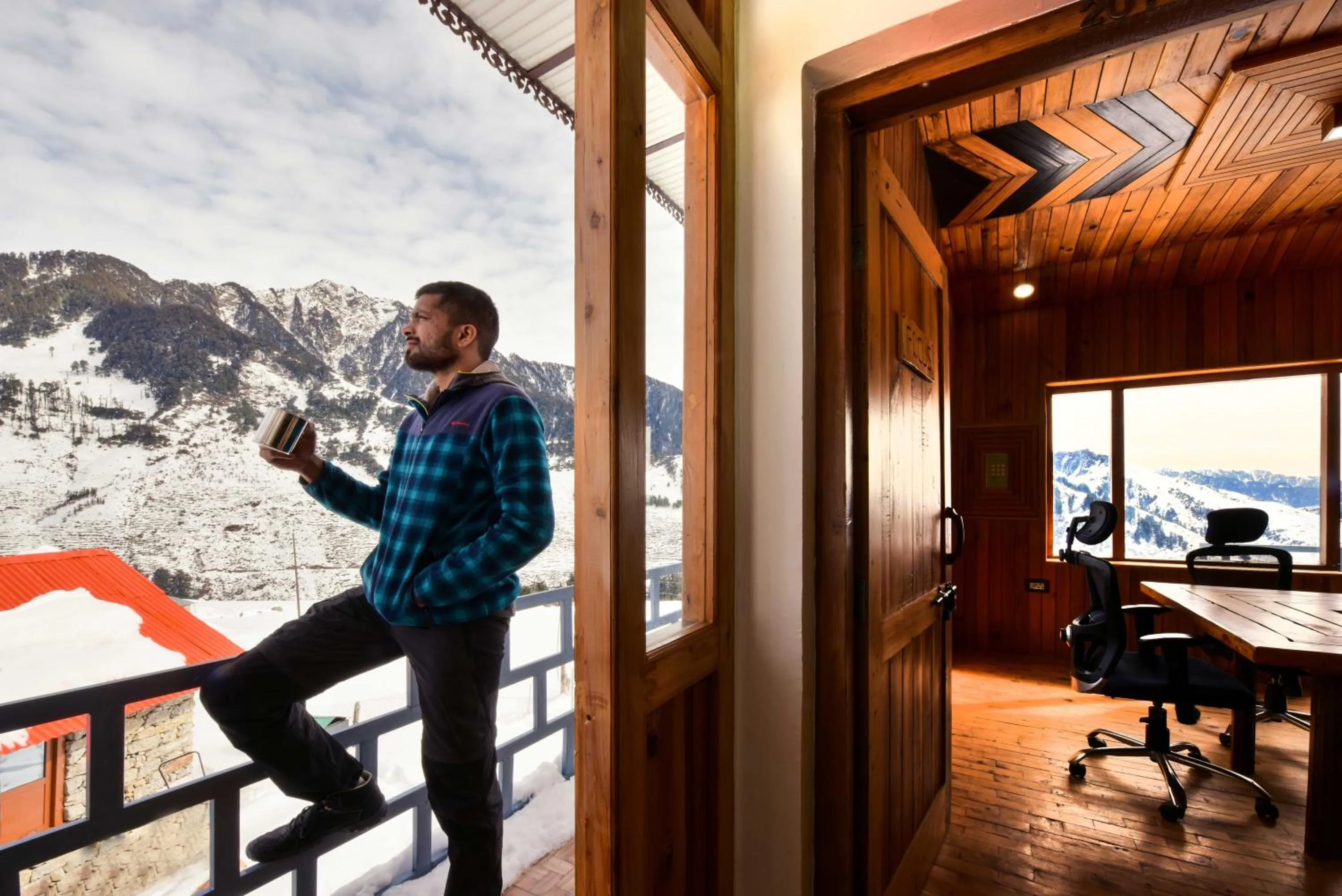 People in Zostel Rajgundha