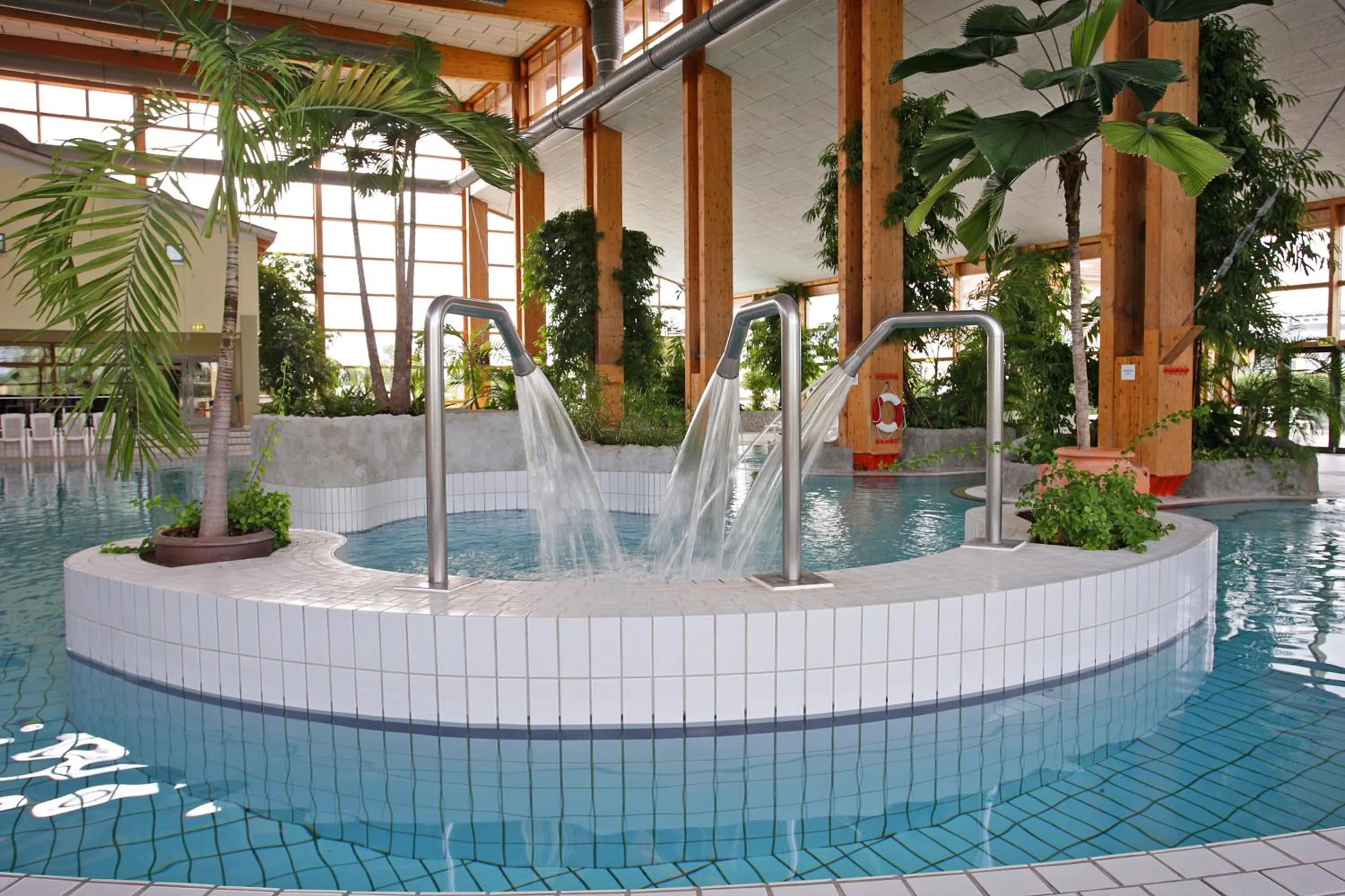 Swimming pool in Precise Resort Rügen Apartments & SPLASH Erlebniswelt