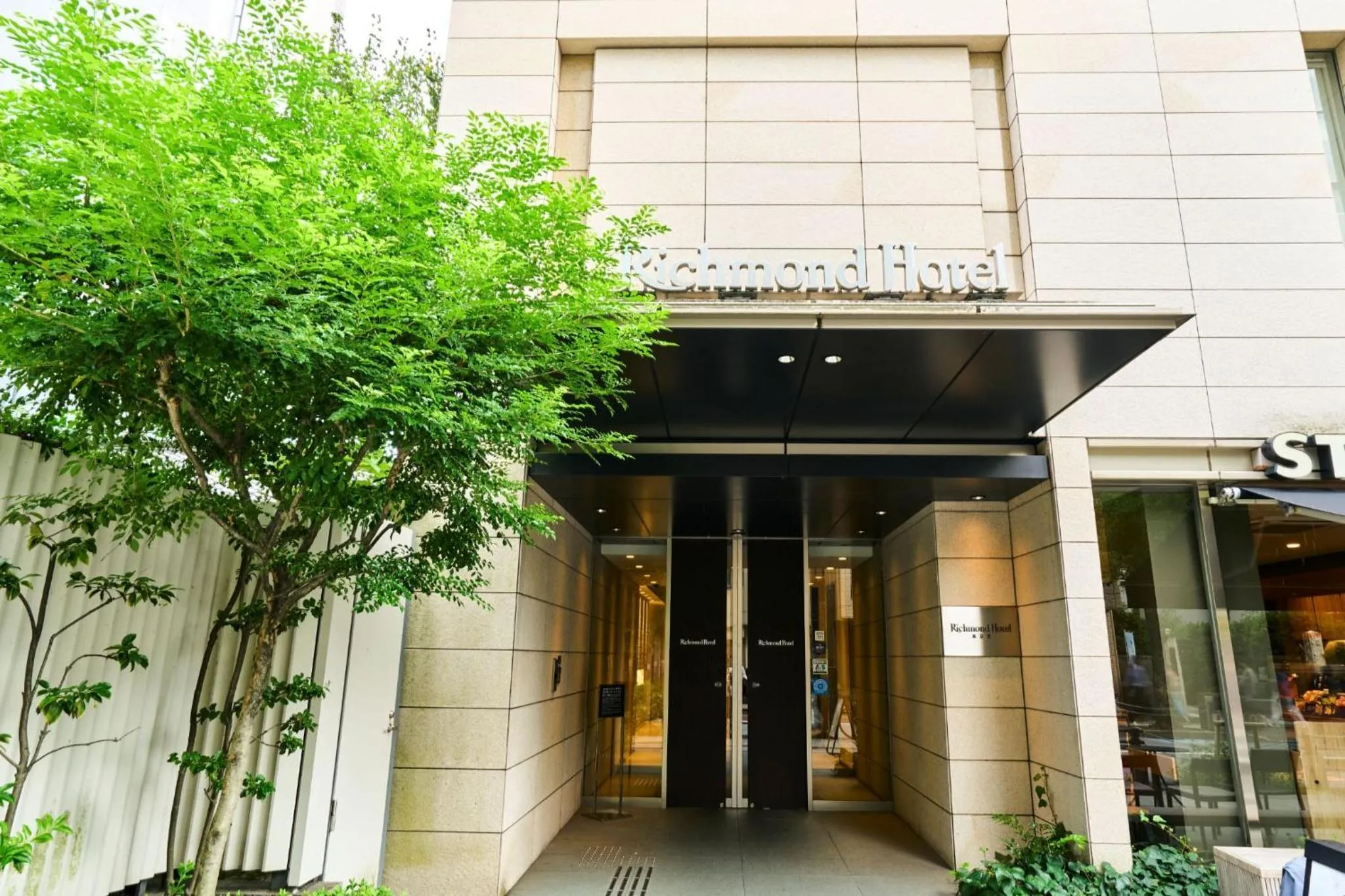 Facade/entrance in Richmond Hotel Tokyo Shiba