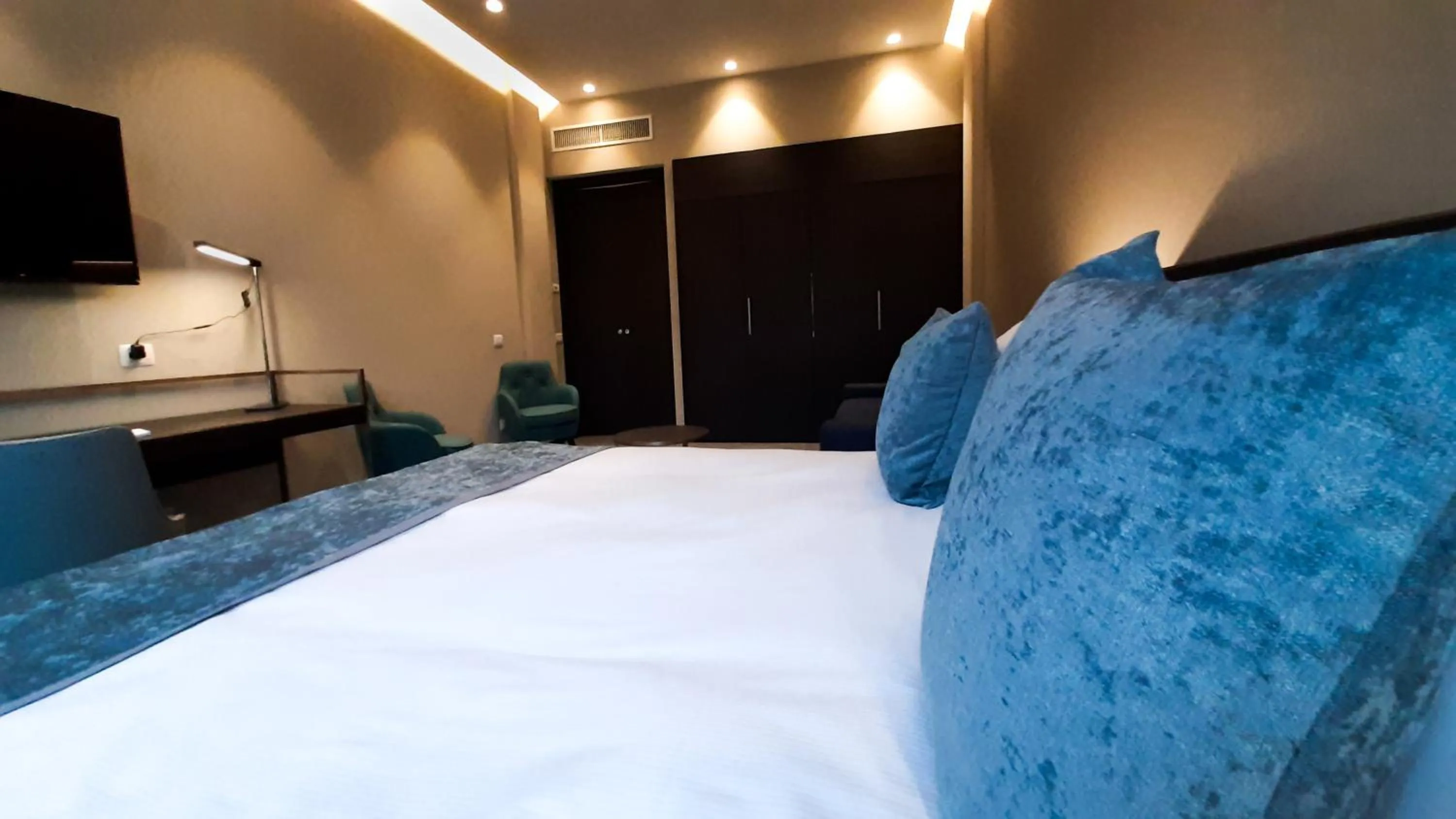 Bed in JOIVY Spadari