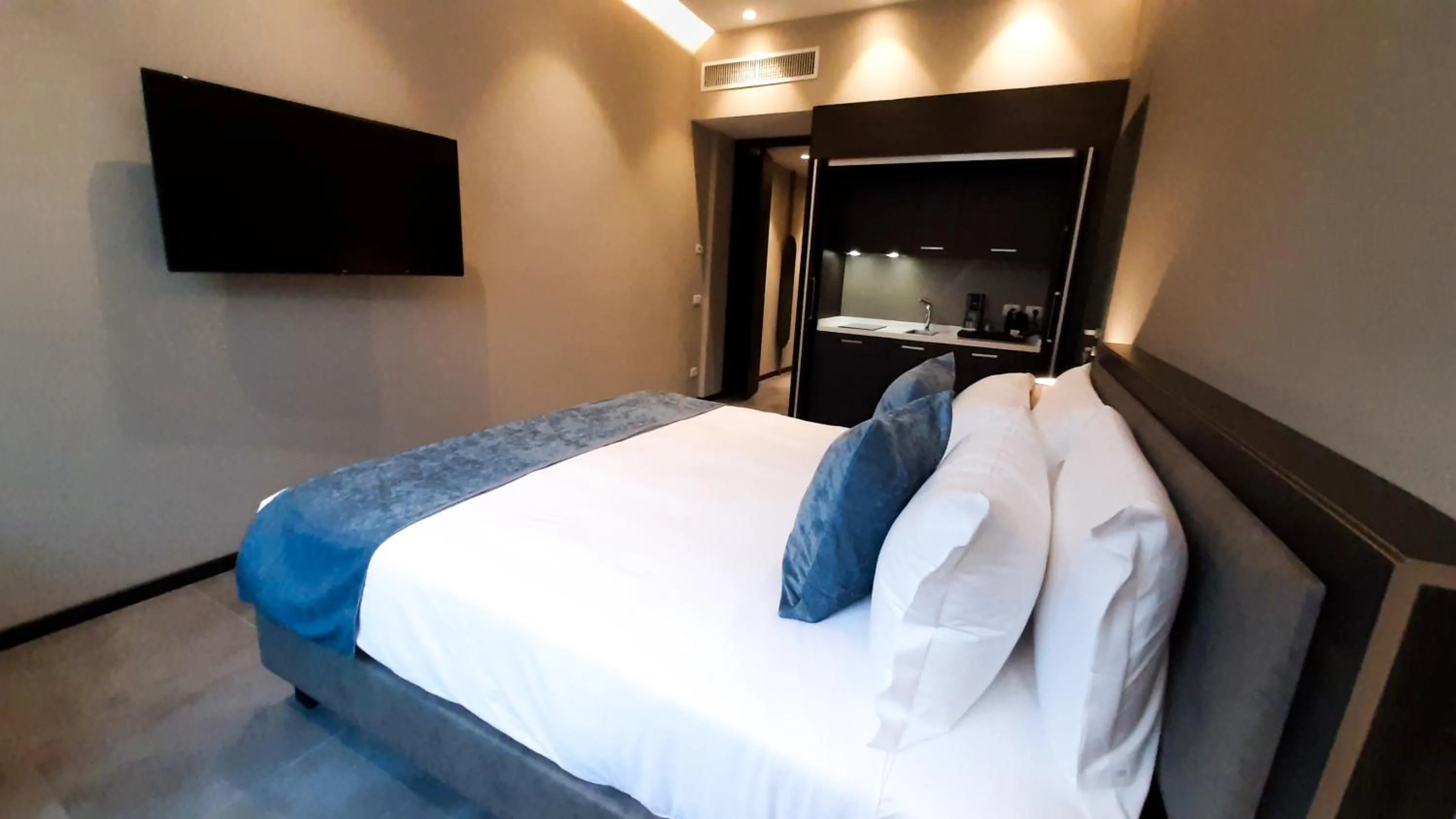 Bed in JOIVY Spadari