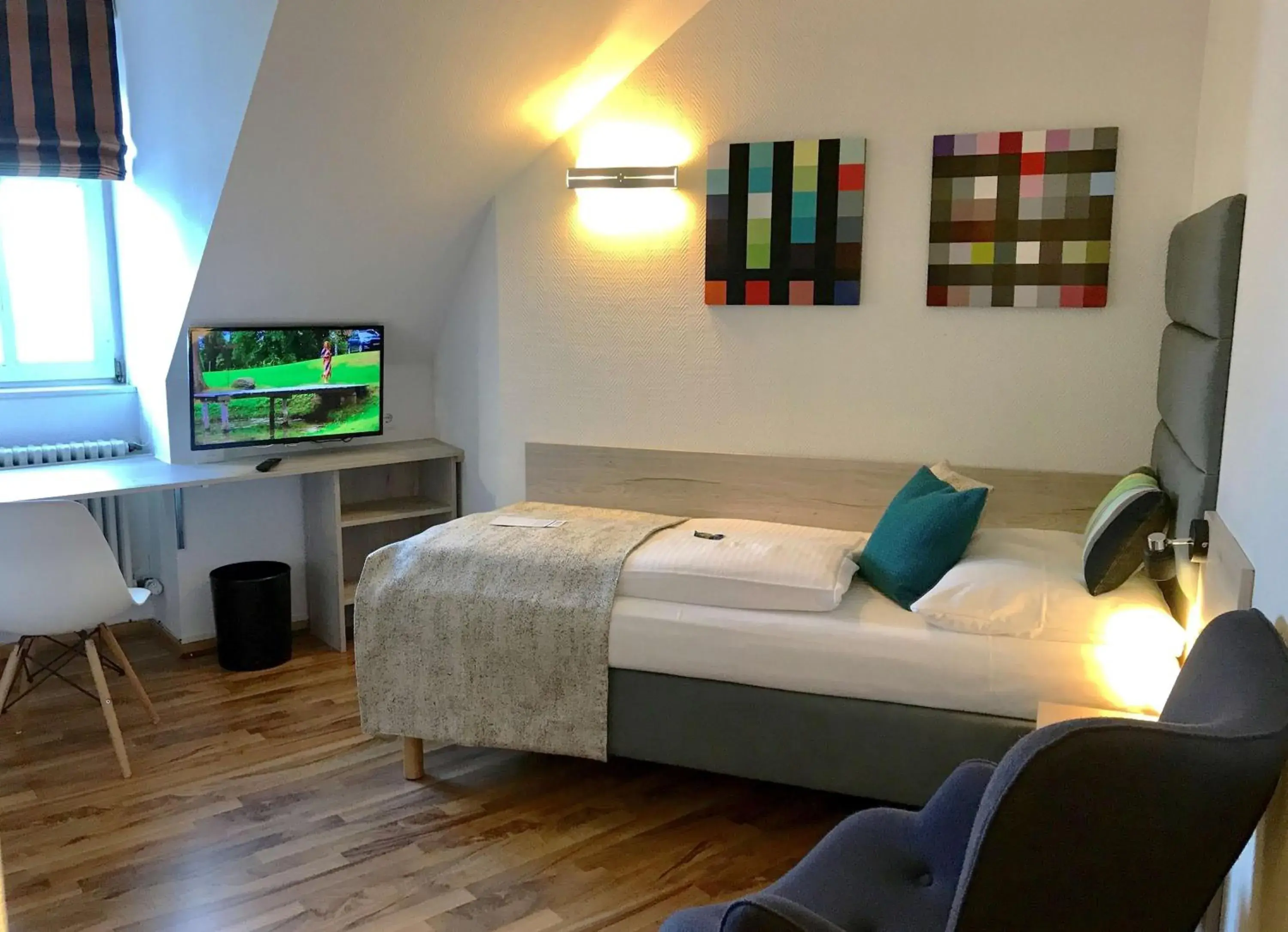 Bedroom, Bed in Best Western Hotel Kurfürst Wilhelm I. Bedroom, Bed in Best Western Hotel Kurfürst Wilhelm I.