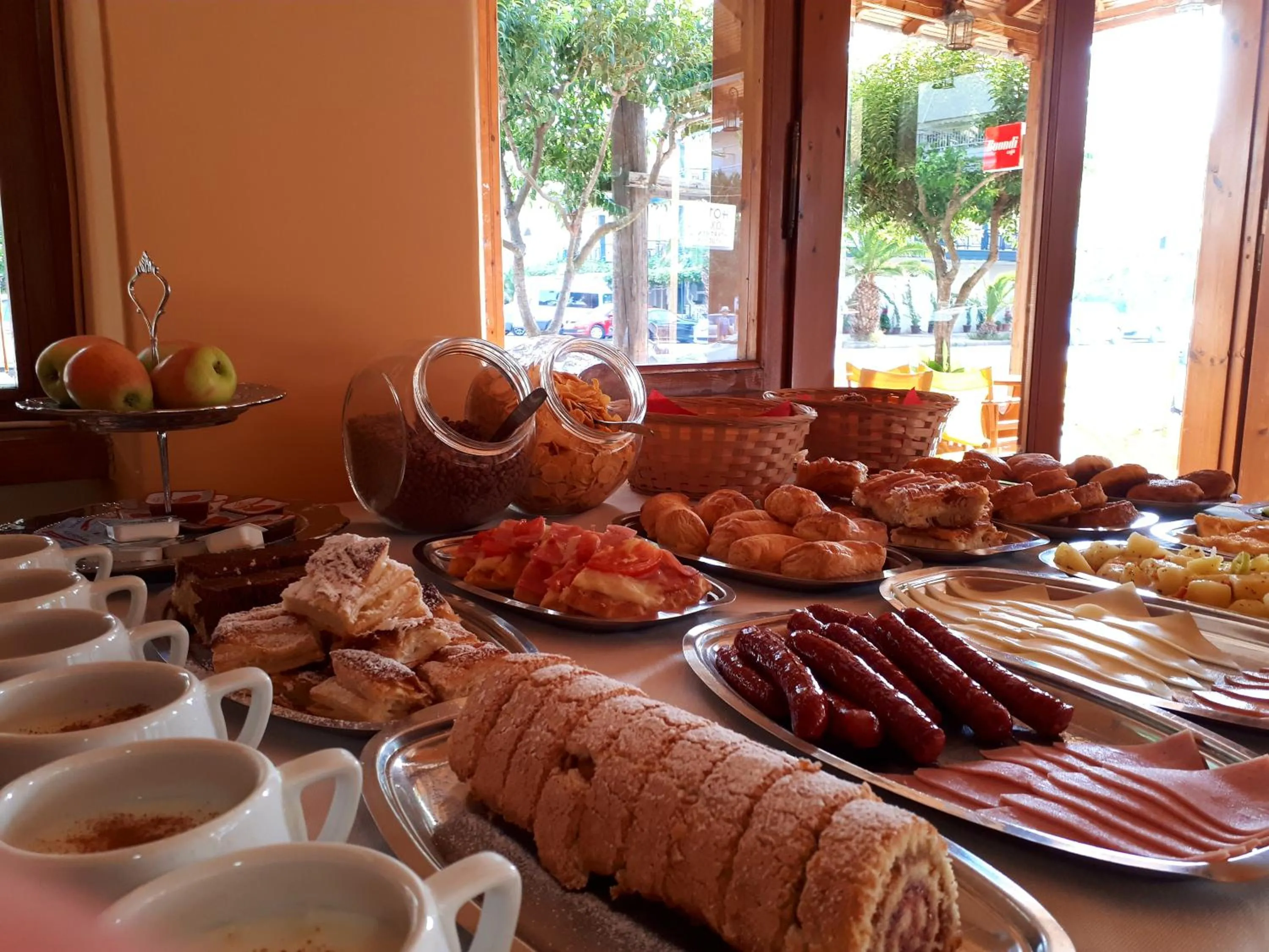 Lounge or bar in Hotel Filoxenia