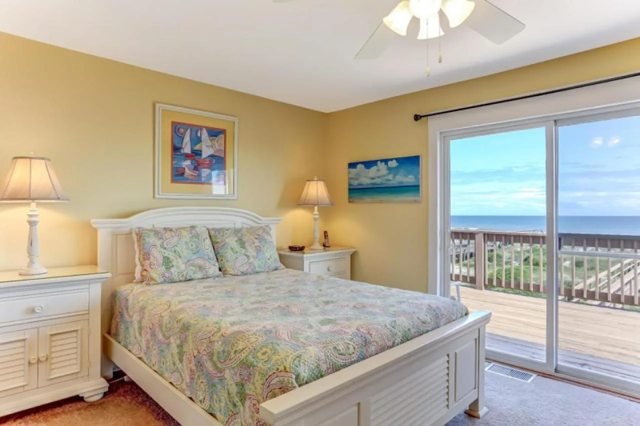 Bed in 2158 S Fletcher B