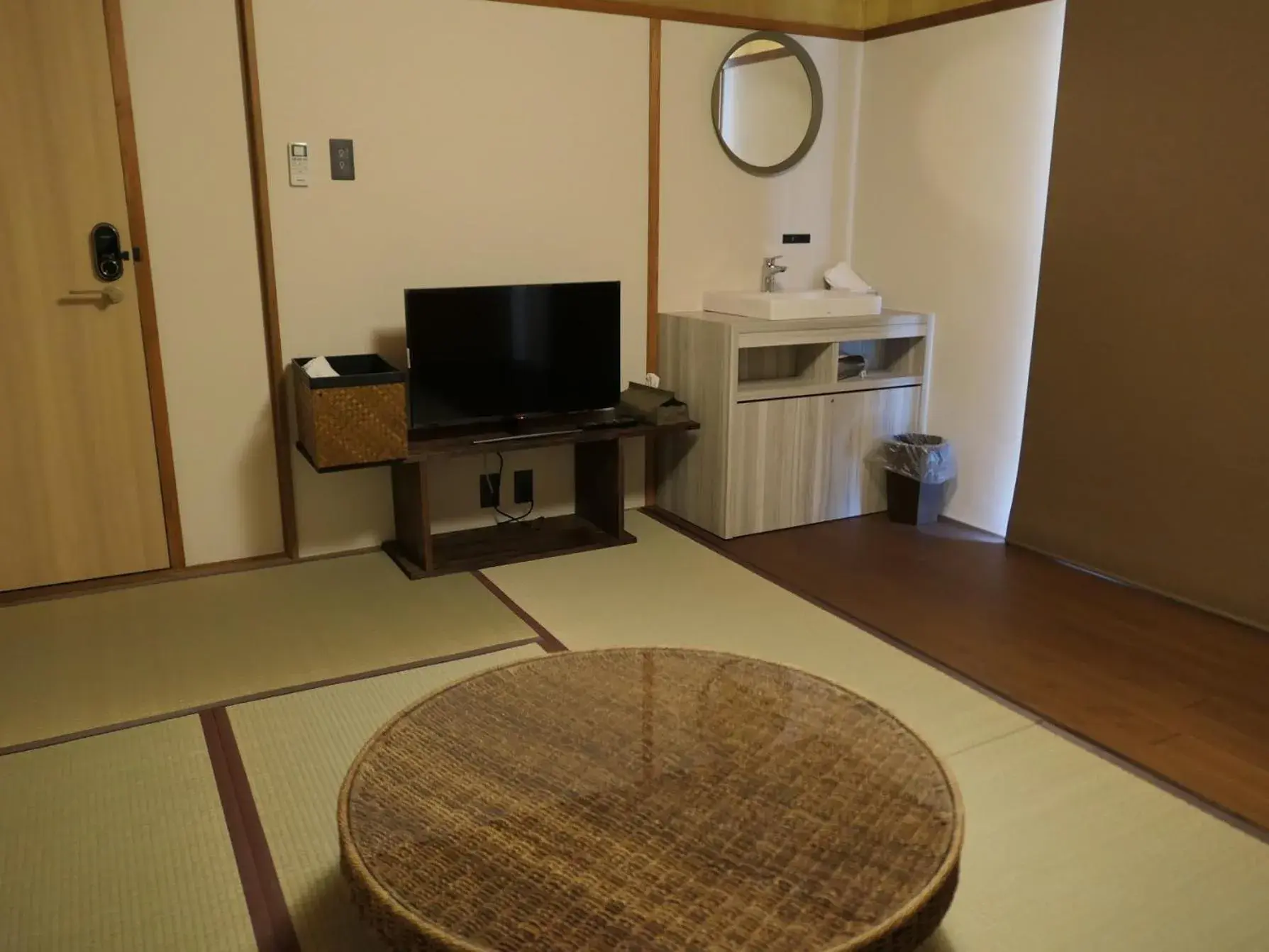 Superior Double or Twin Room with Terrace - single occupancy in Share Hotel 198 Beppu Superior Double or Twin Room with Terrace - single occupancy in Share Hotel 198 Beppu