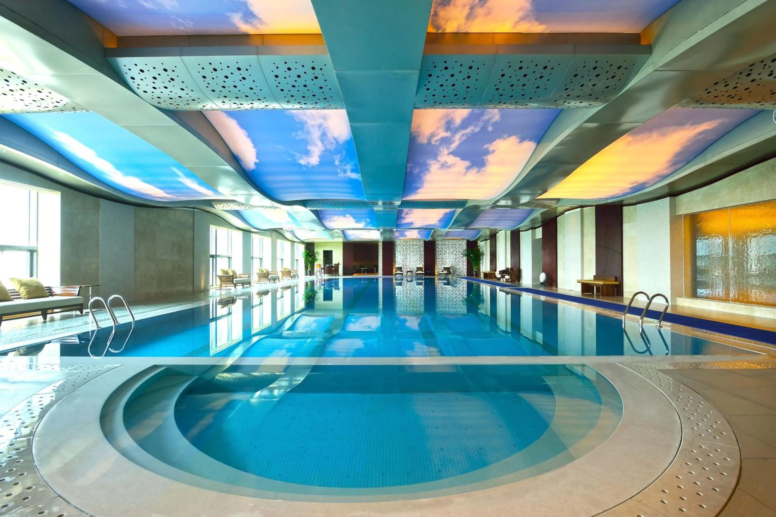 Swimming pool in Sheraton Shenyang South City Hotel