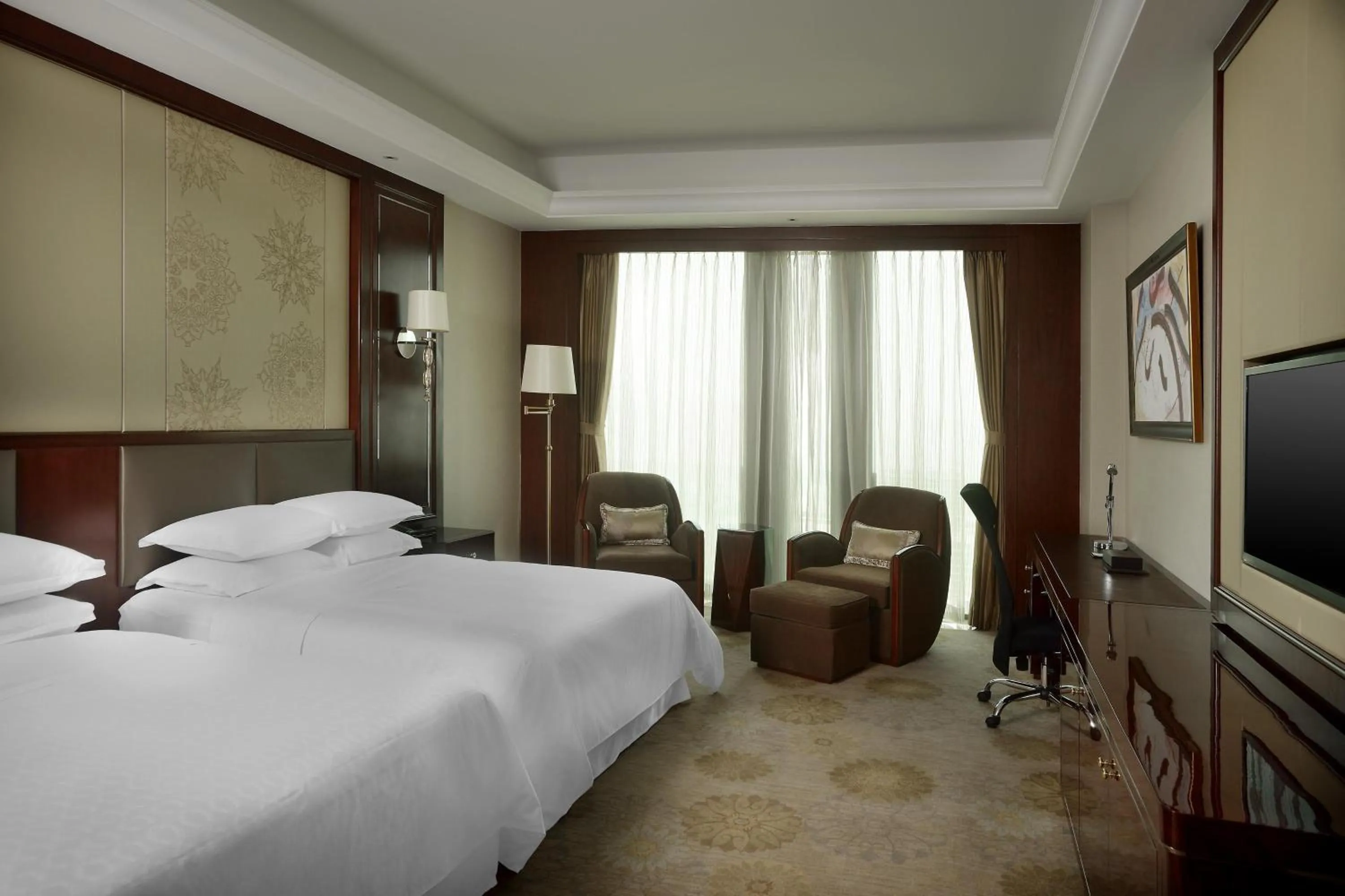 Photo of the whole room, Bed in Sheraton Shenyang South City Hotel