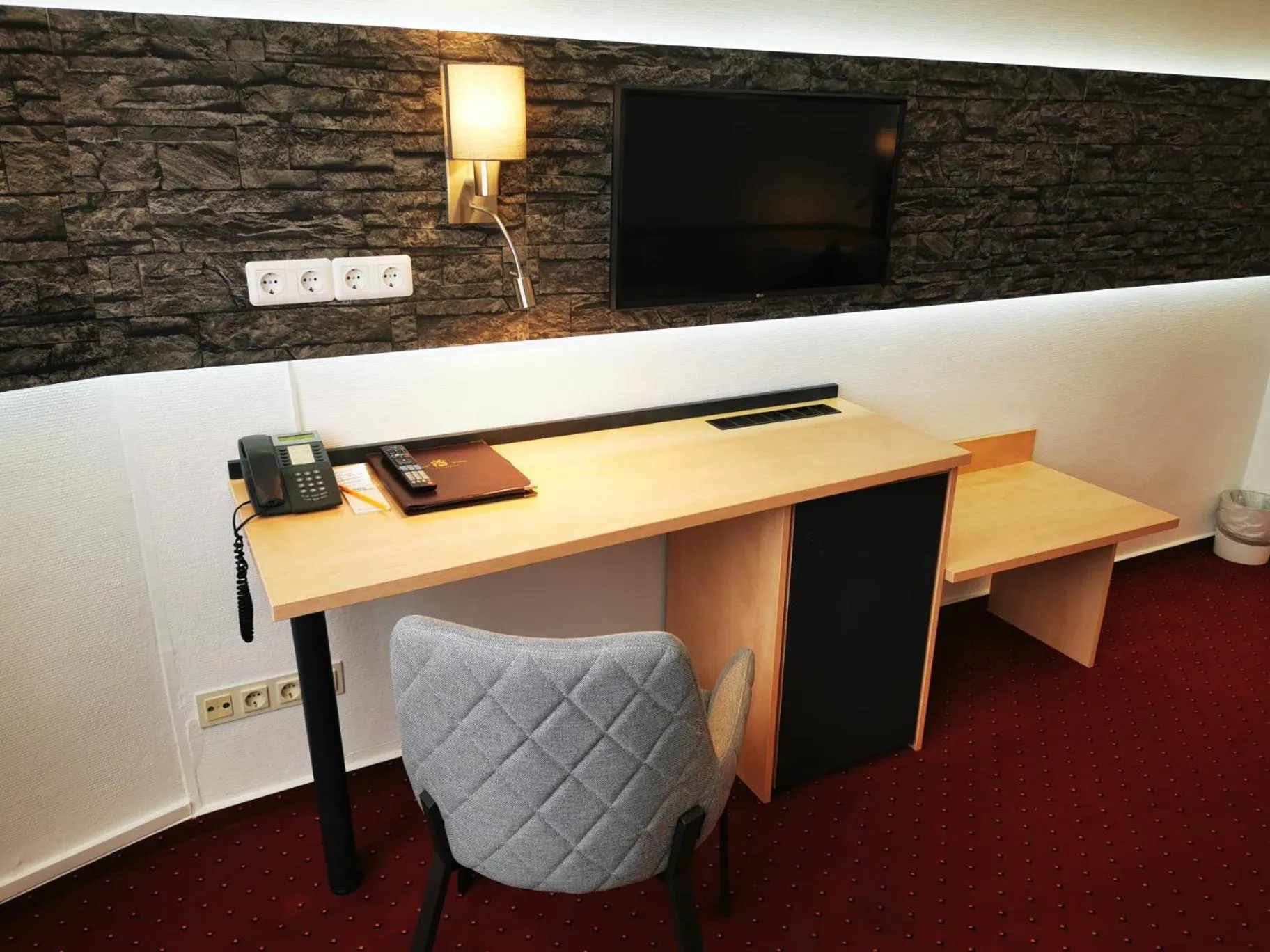 TV and multimedia in Hotel Grille