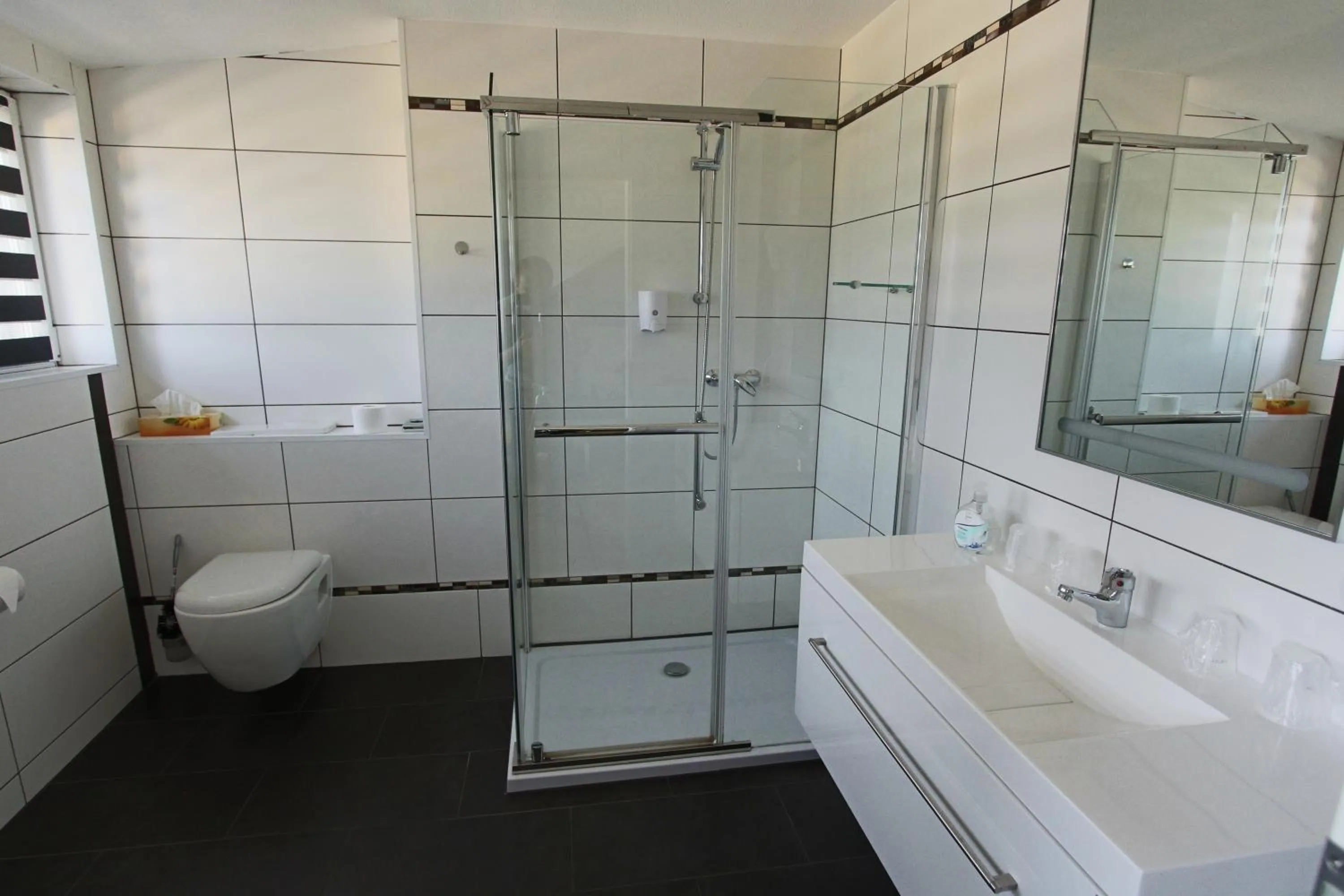 Shower in Hotel Grille