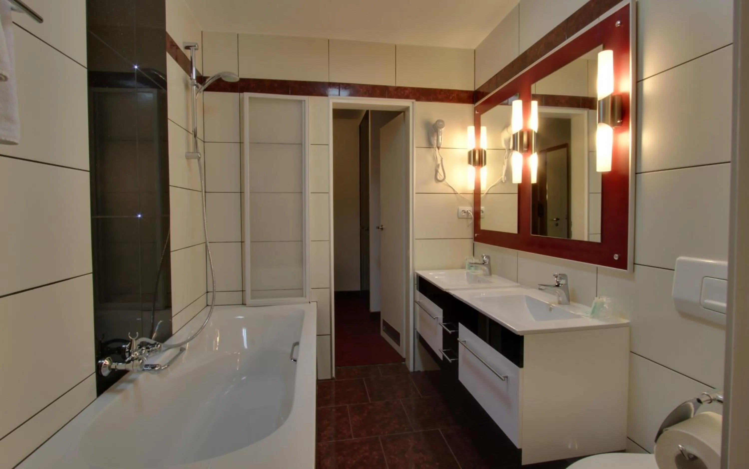 Shower in Hotel Grille