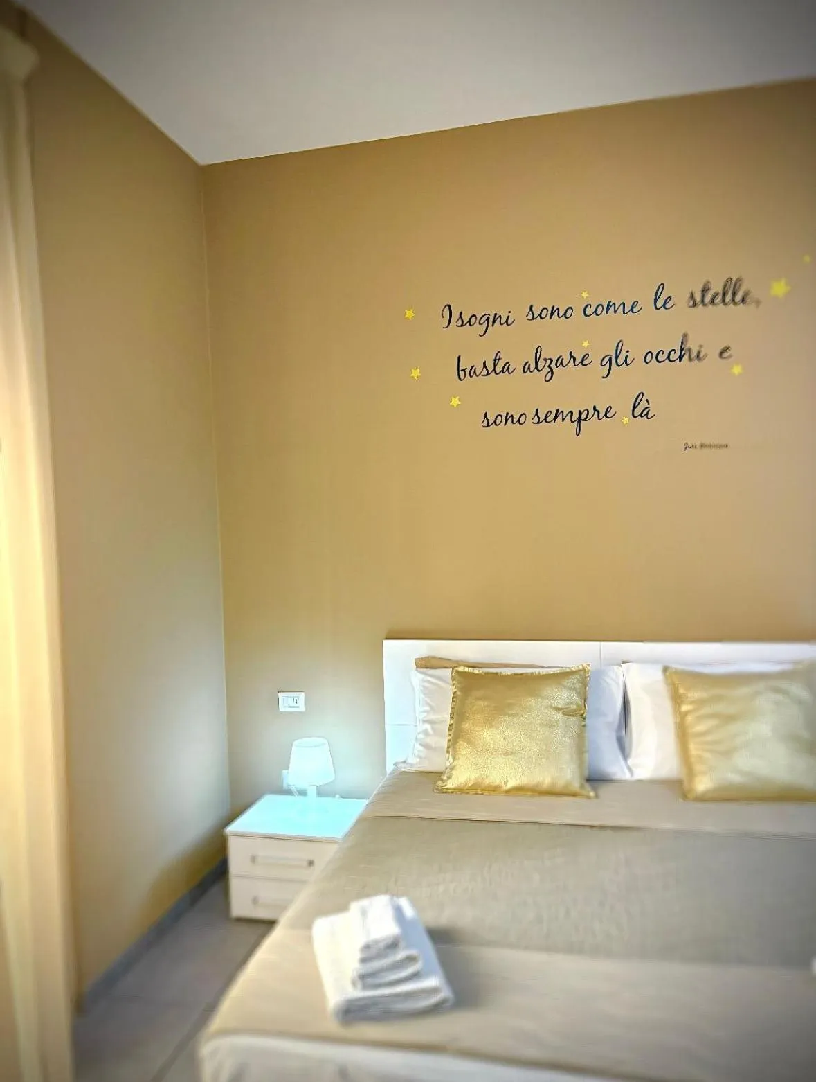 Bedroom, Bed in Rianna House