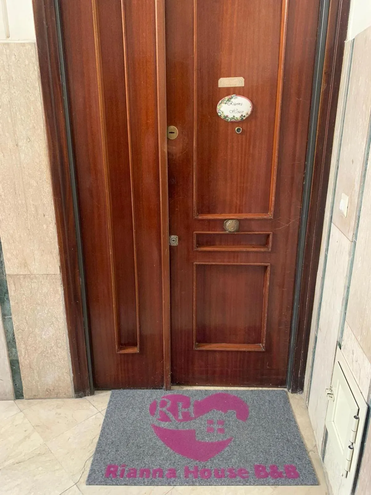 Facade/entrance in Rianna House