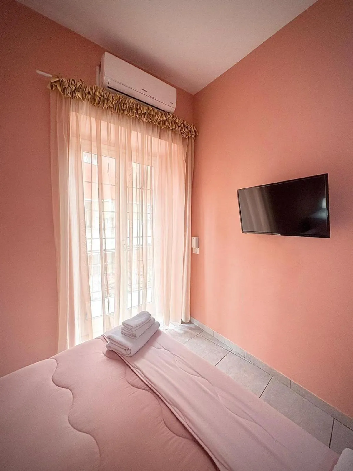 TV and multimedia, Bed in Rianna House