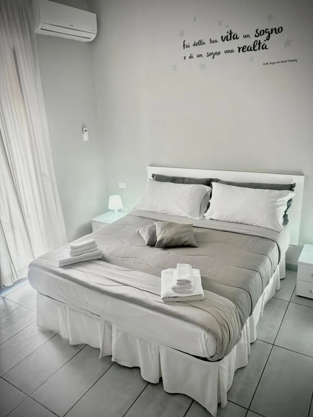 Bedroom, Bed in Rianna House