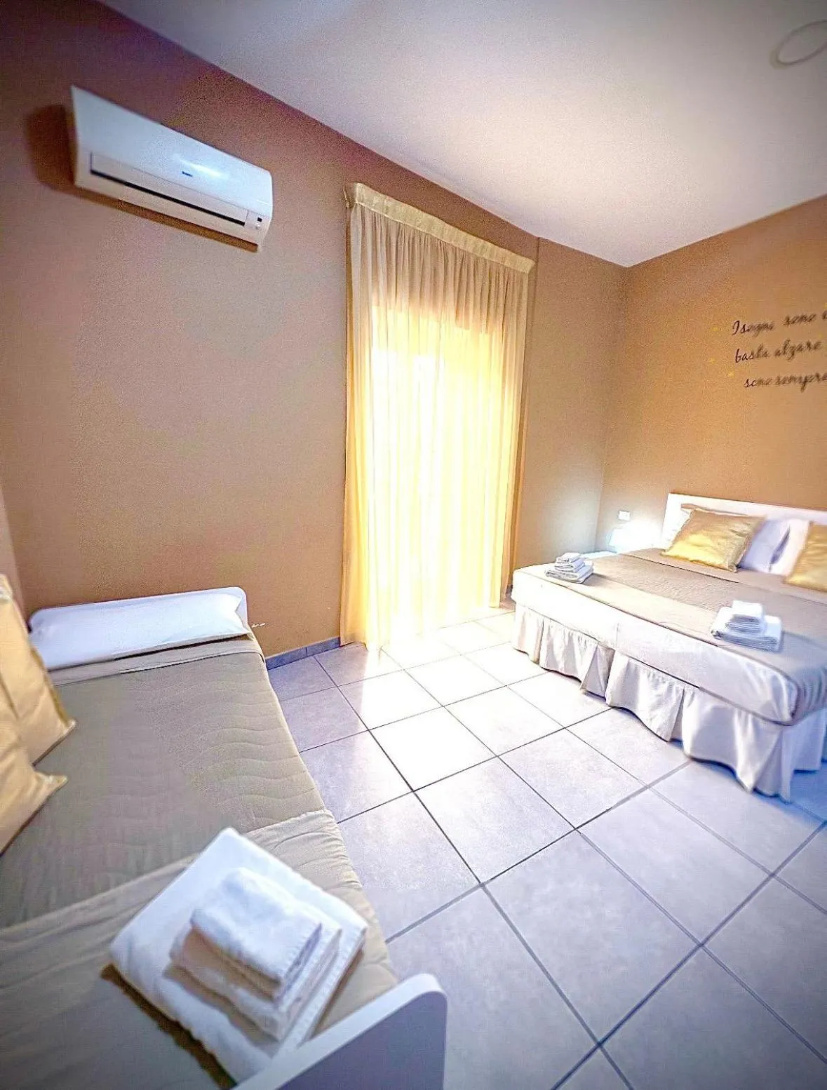 Bedroom, Bed in Rianna House