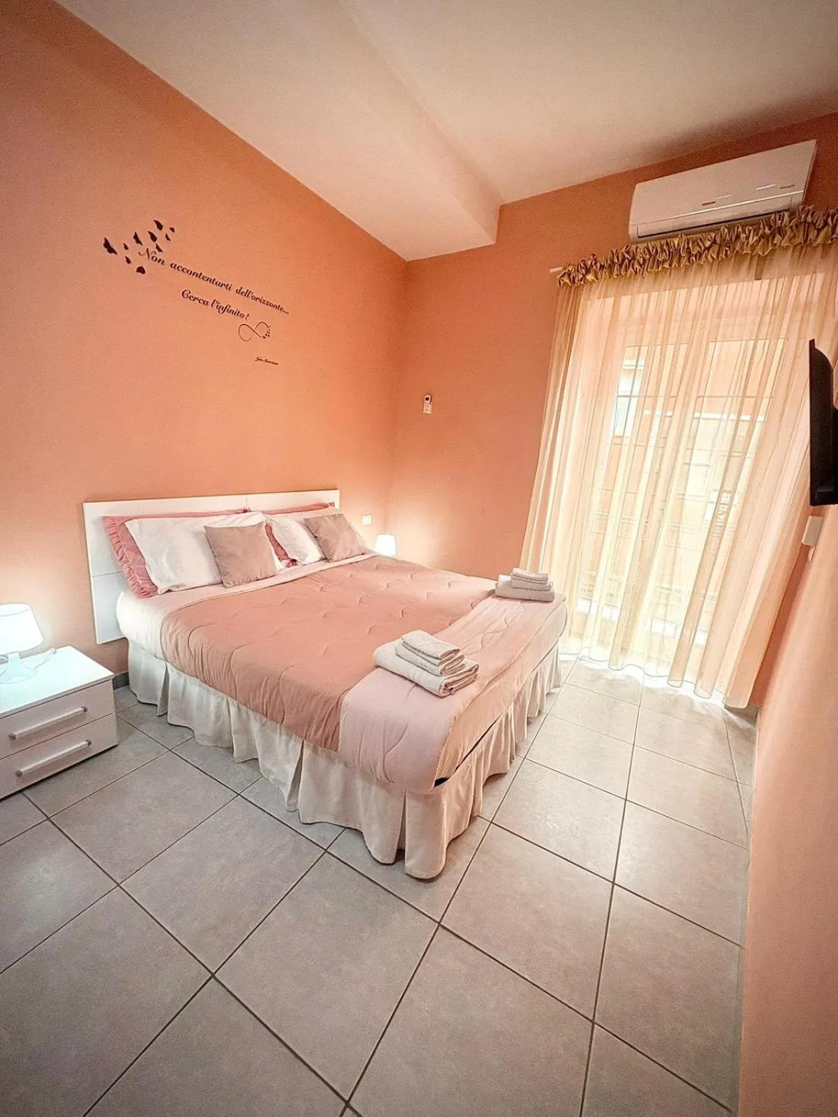 Bedroom, Bed in Rianna House