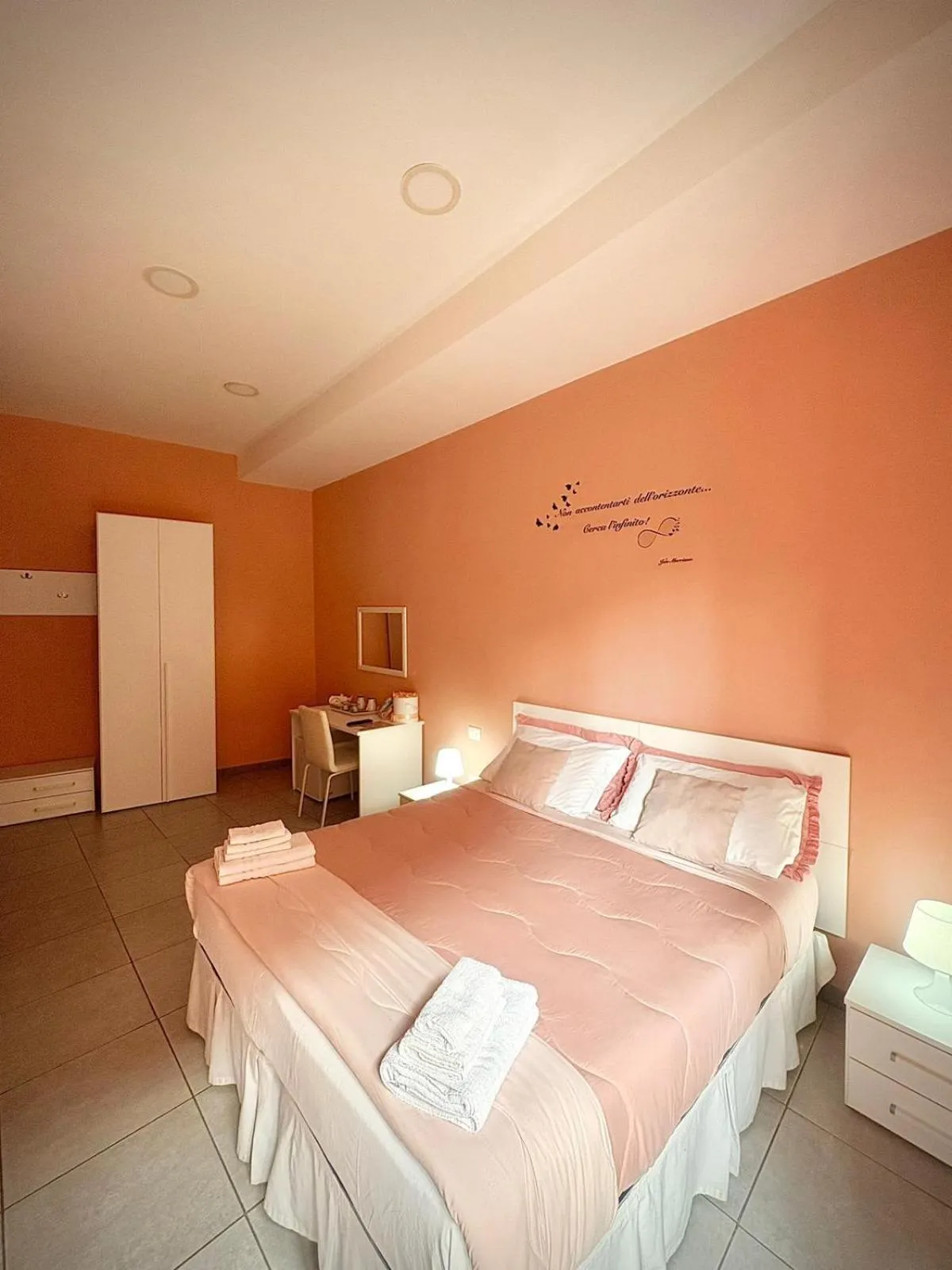 Bedroom, Bed in Rianna House