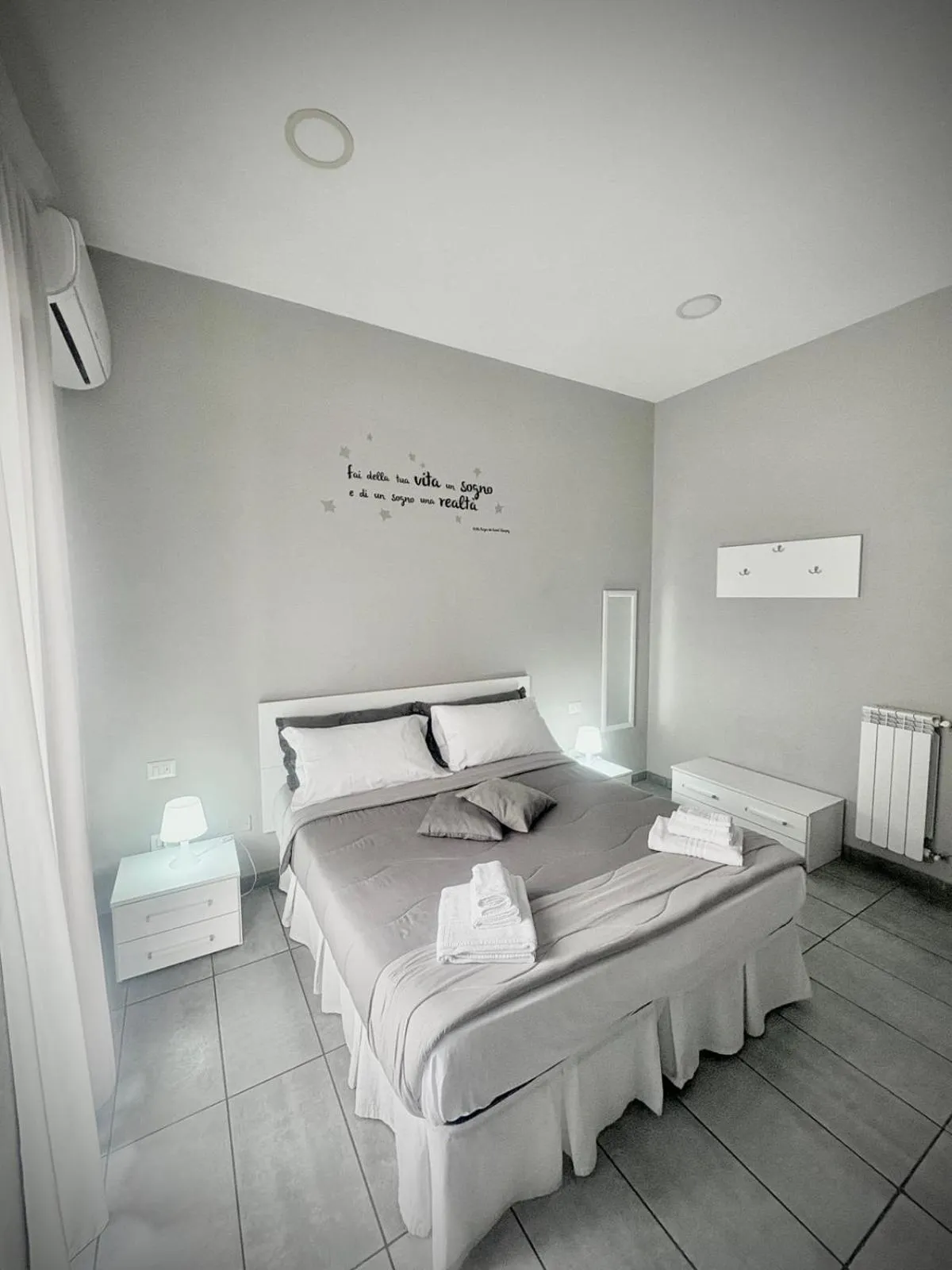 Bedroom, Bed in Rianna House