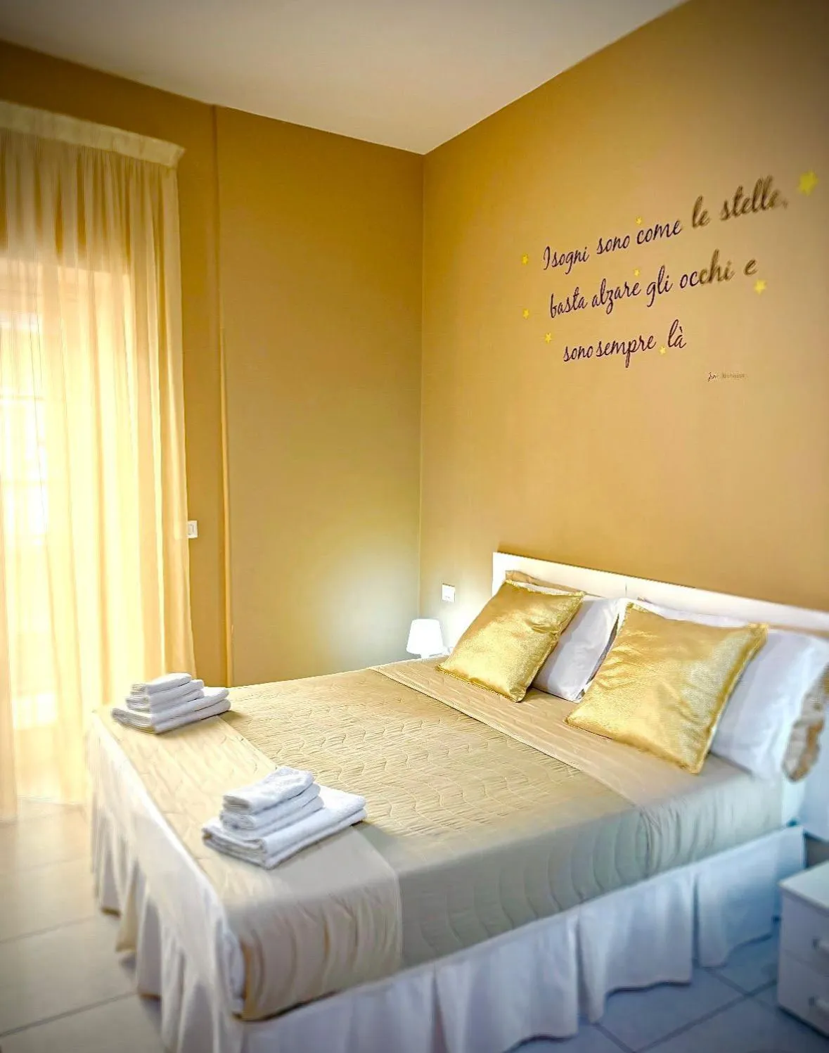 Bedroom, Bed in Rianna House