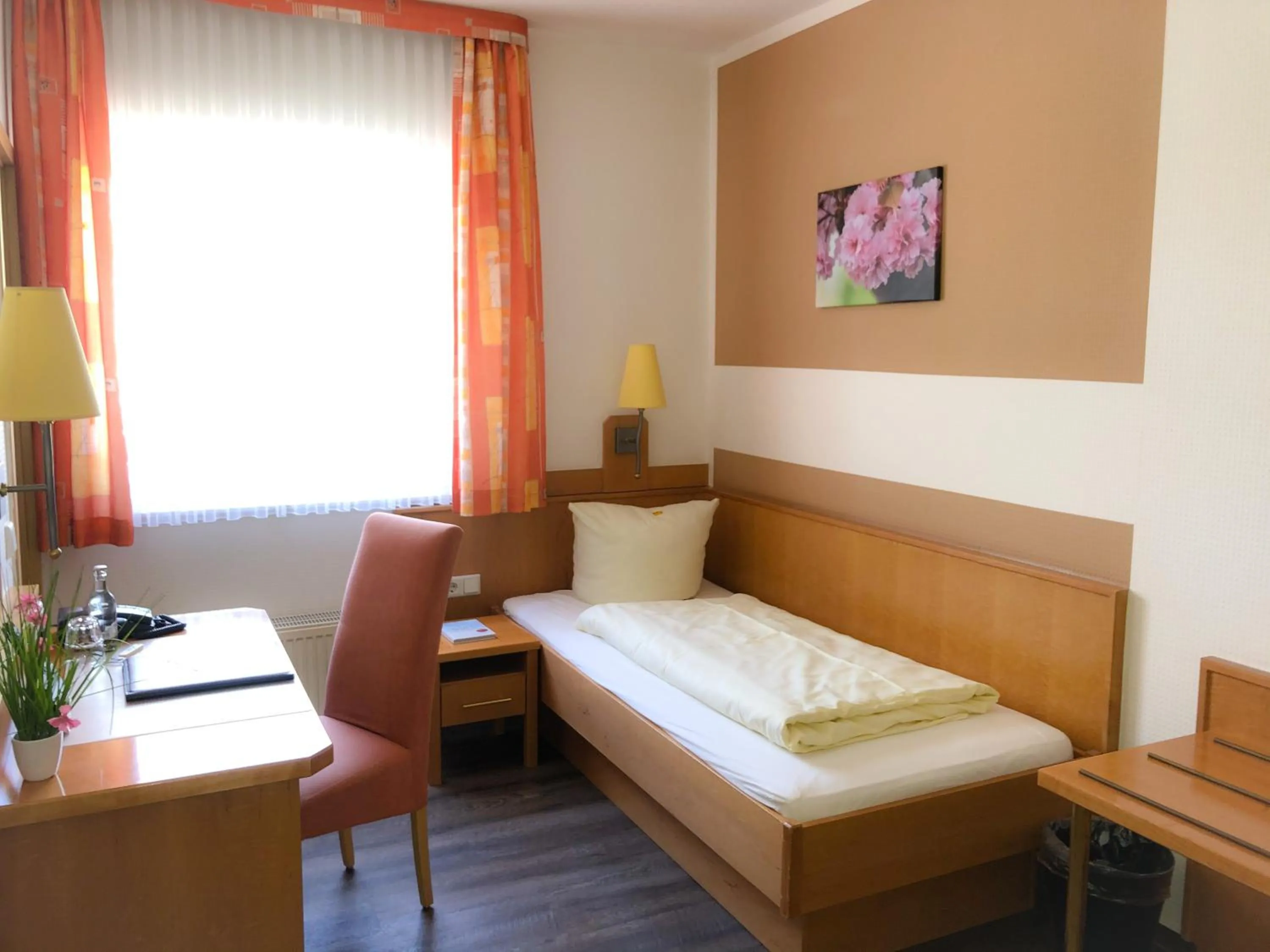 Photo of the whole room, Bed in Hotel Pfennigskrug