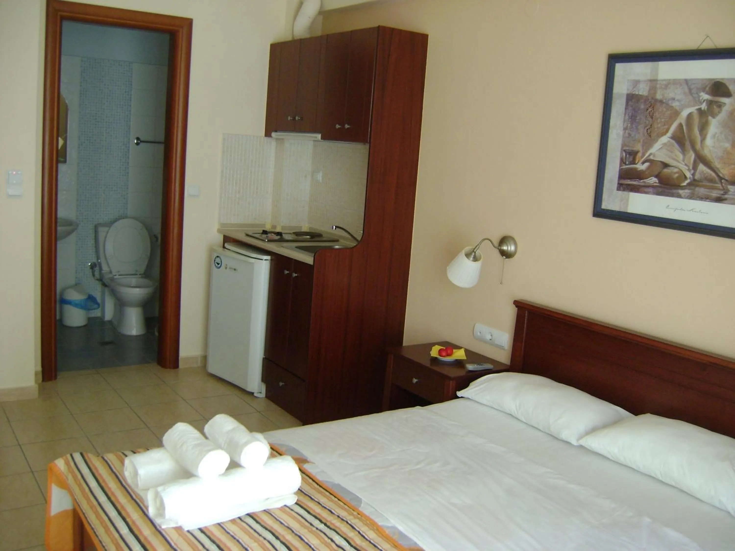 Kitchen or kitchenette, Bed in Olympic Studios Aslanidis