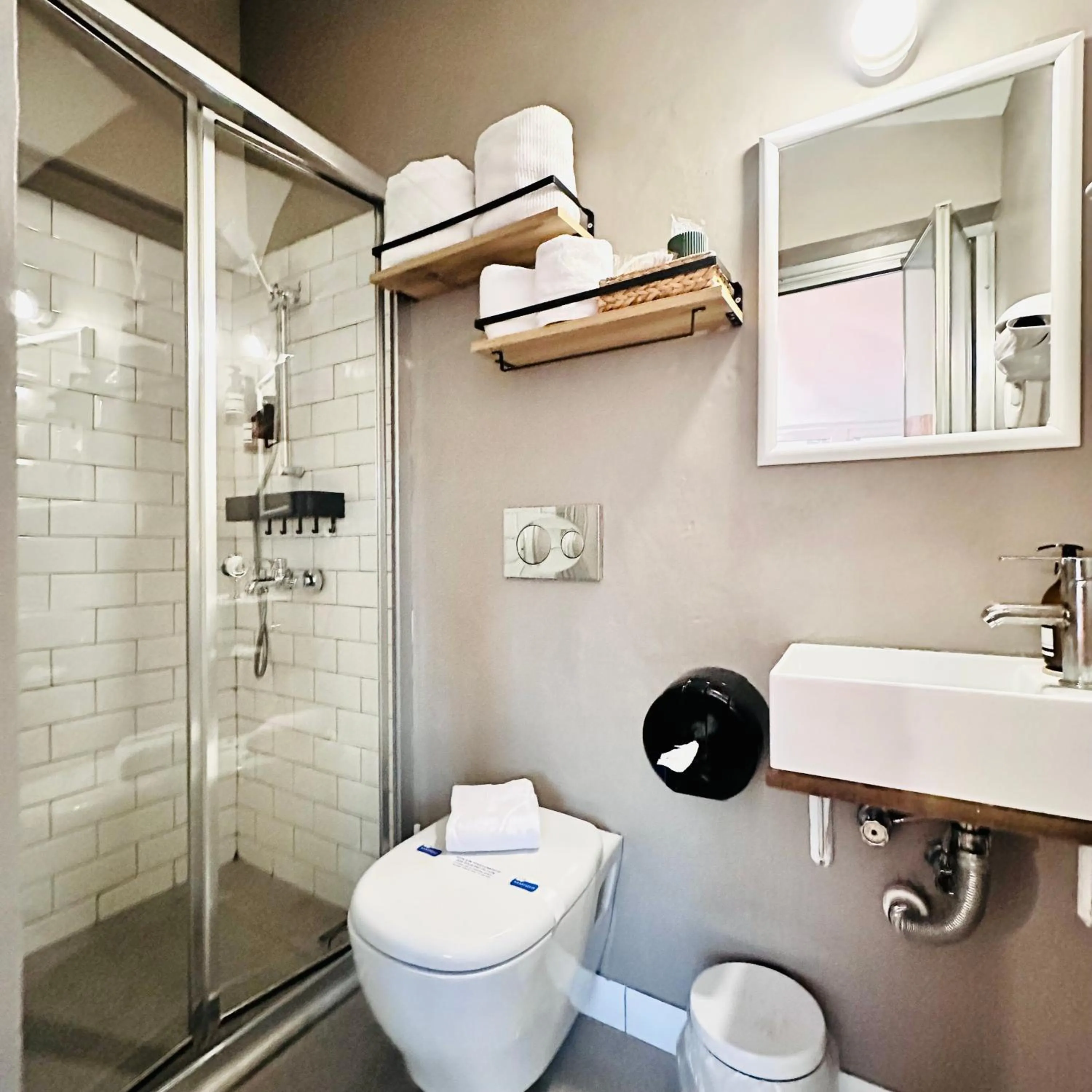 Toilet in Casa Rosa Suites