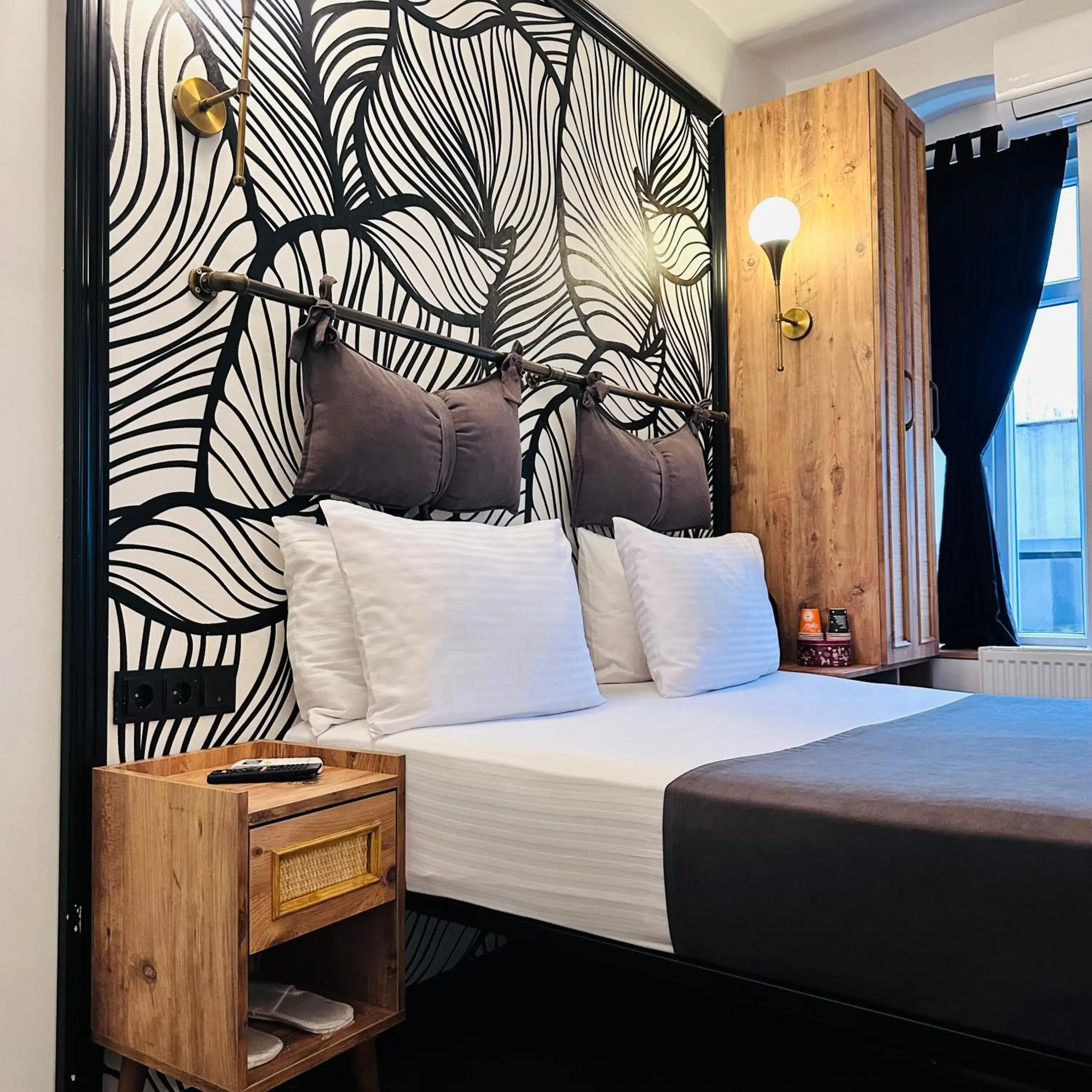 Photo of the whole room, Bed in Casa Rosa Suites Photo of the whole room, Bed in Casa Rosa Suites