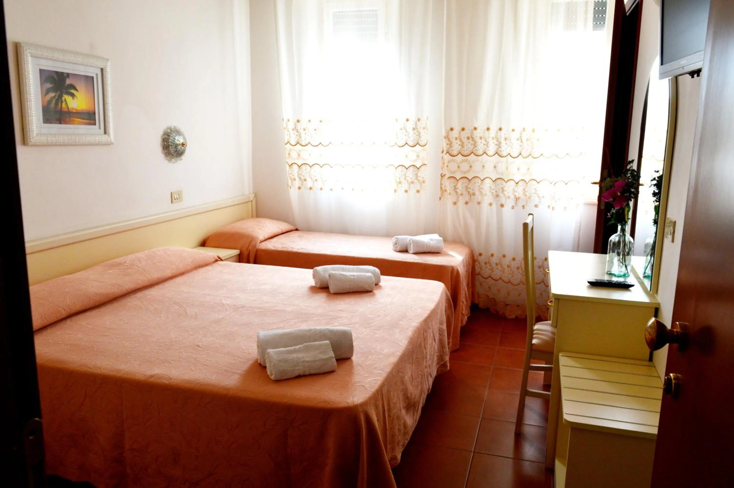 Photo of the whole room in Hotel Cirene